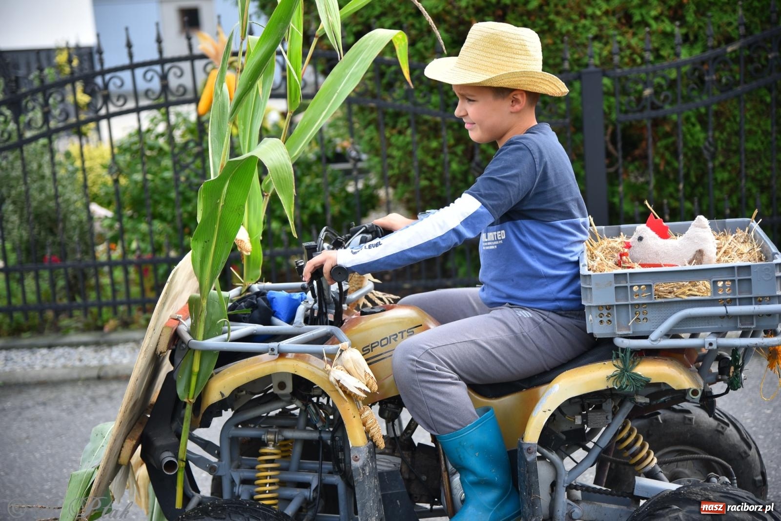 Zdjęcie w galerii na portalu naszraciborz.pl: Dożynkowy korowód wrócił do Zabełkowa [FOTO i WIDEO] wiadomości z regionu