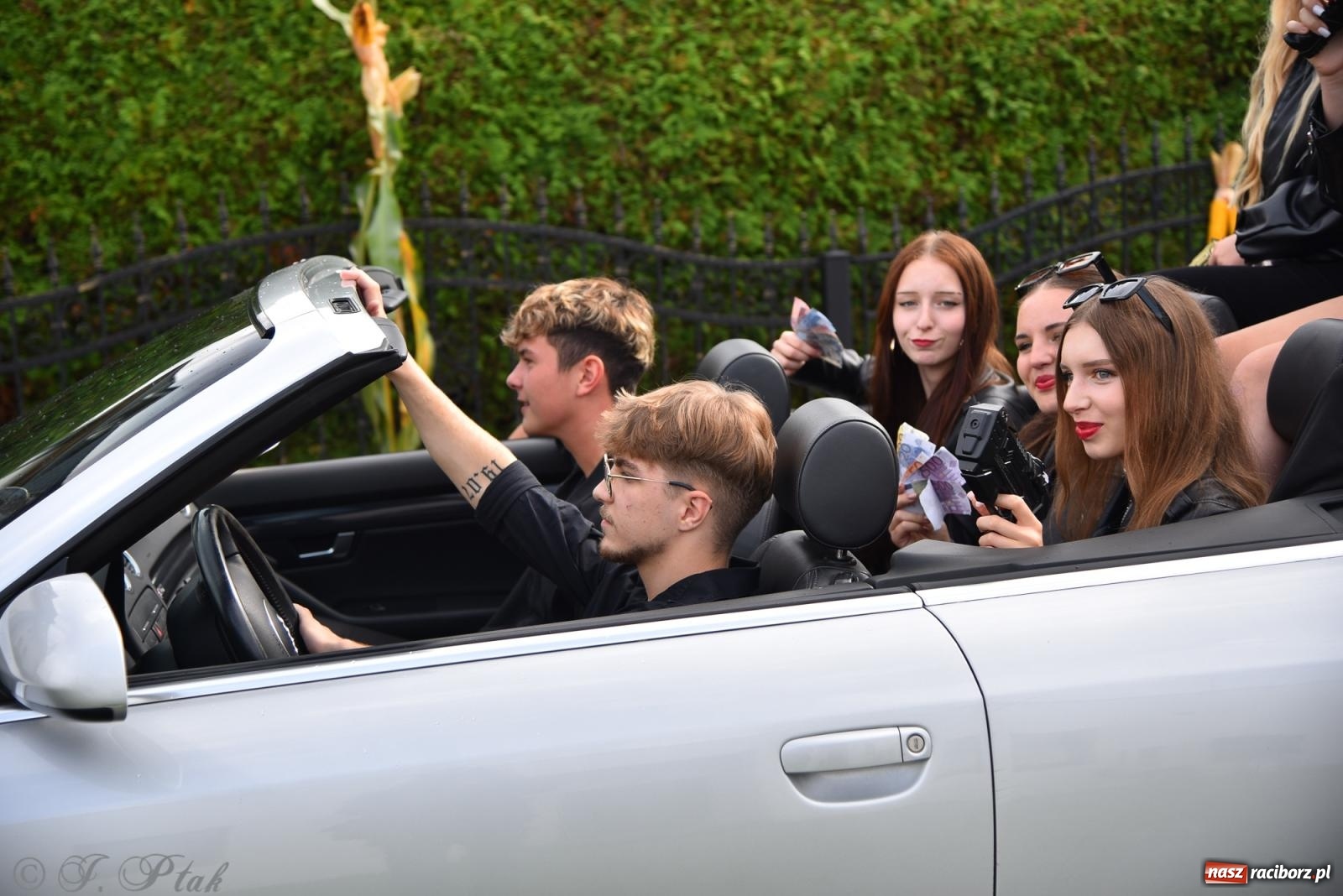 Zdjęcie w galerii na portalu naszraciborz.pl: Dożynkowy korowód wrócił do Zabełkowa [FOTO i WIDEO] wiadomości z regionu
