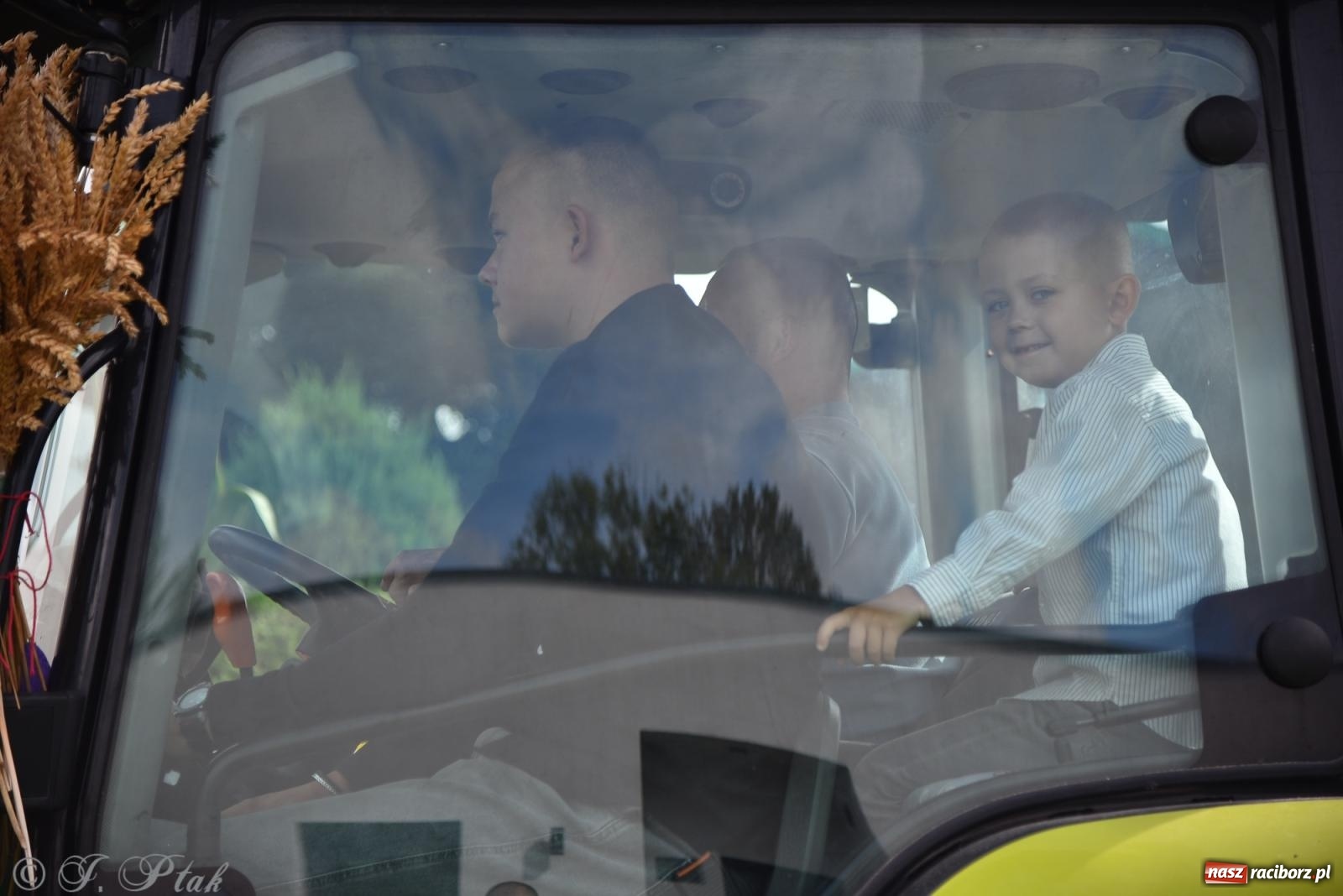 Zdjęcie w galerii na portalu naszraciborz.pl: Dożynkowy korowód wrócił do Zabełkowa [FOTO i WIDEO] wiadomości z regionu