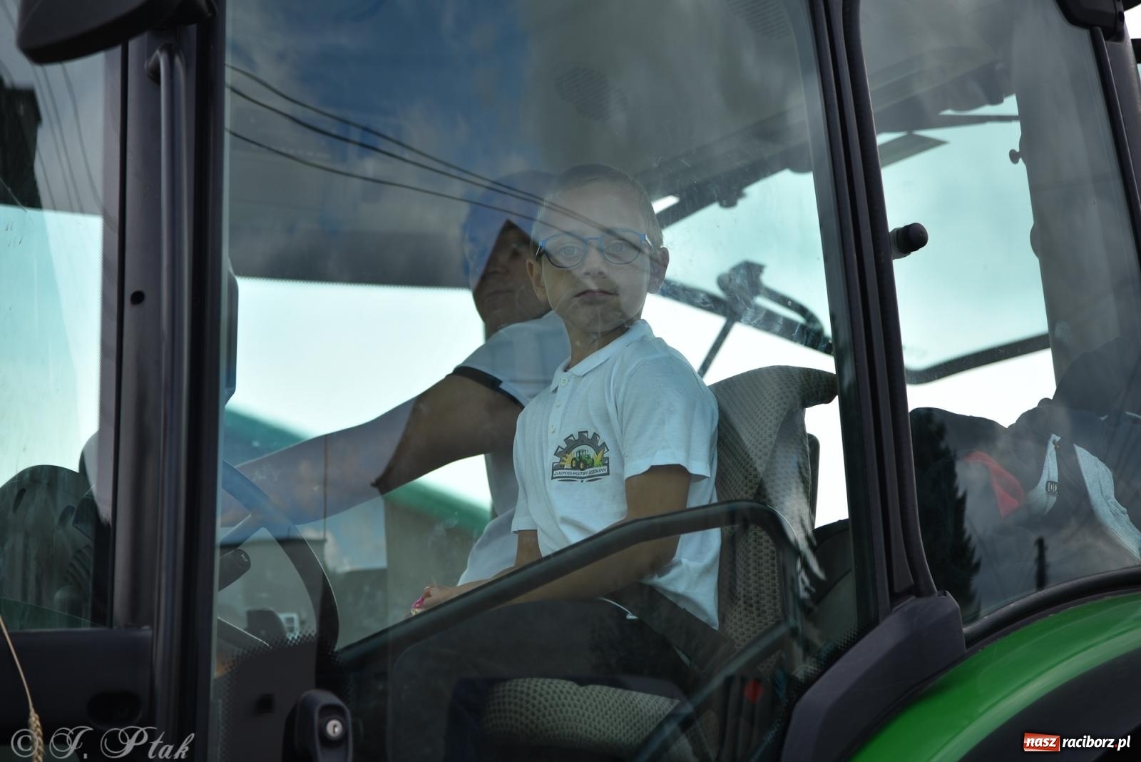 Zdjęcie w galerii na portalu naszraciborz.pl: Dożynkowy korowód wrócił do Zabełkowa [FOTO i WIDEO] wiadomości z regionu