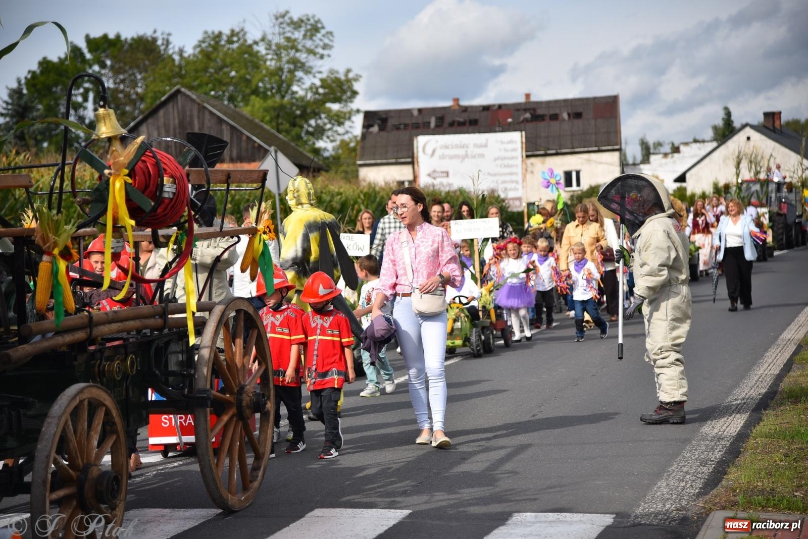 Zdjęcie w galerii na portalu naszraciborz.pl: Dożynkowy korowód wrócił do Zabełkowa [FOTO i WIDEO] wiadomości z regionu