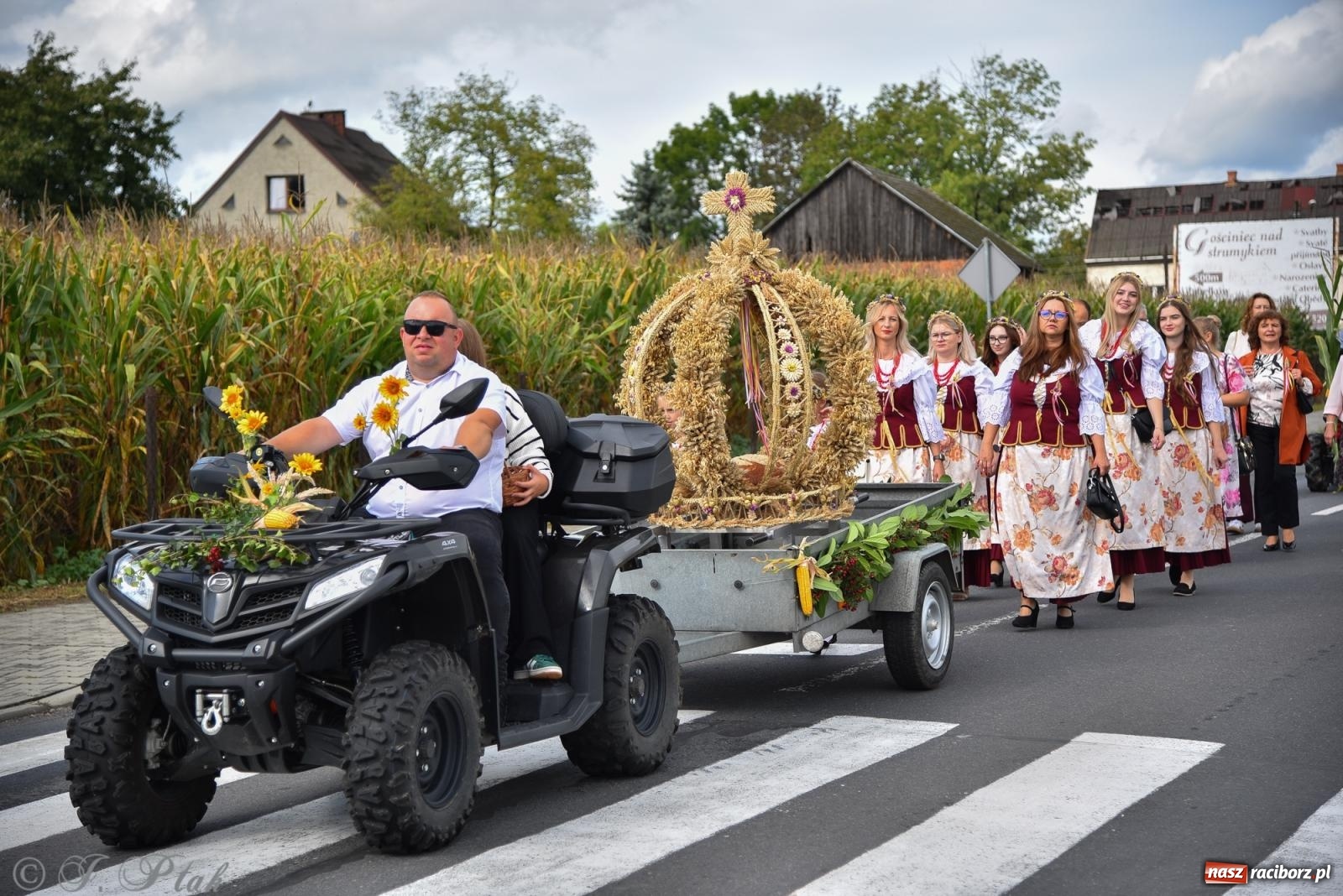 Zdjęcie w galerii na portalu naszraciborz.pl: Dożynkowy korowód wrócił do Zabełkowa [FOTO i WIDEO] wiadomości z regionu