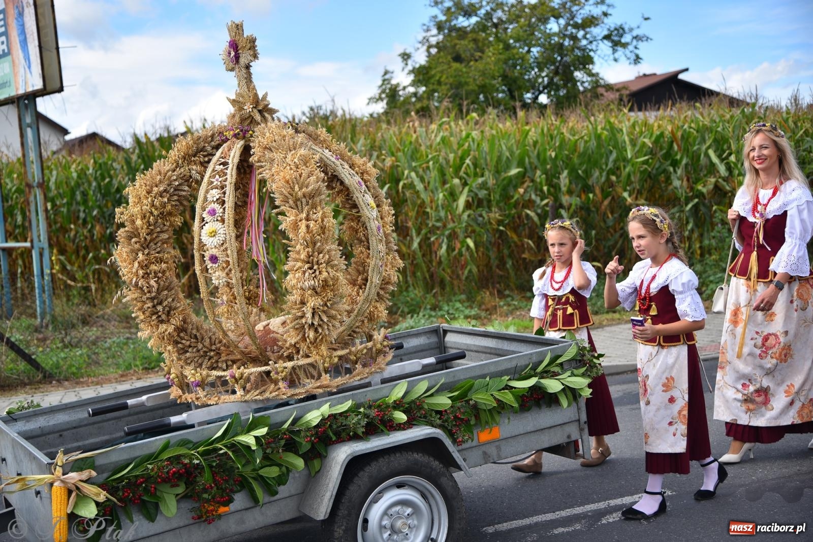 Zdjęcie w galerii na portalu naszraciborz.pl: Dożynkowy korowód wrócił do Zabełkowa [FOTO i WIDEO] wiadomości z regionu