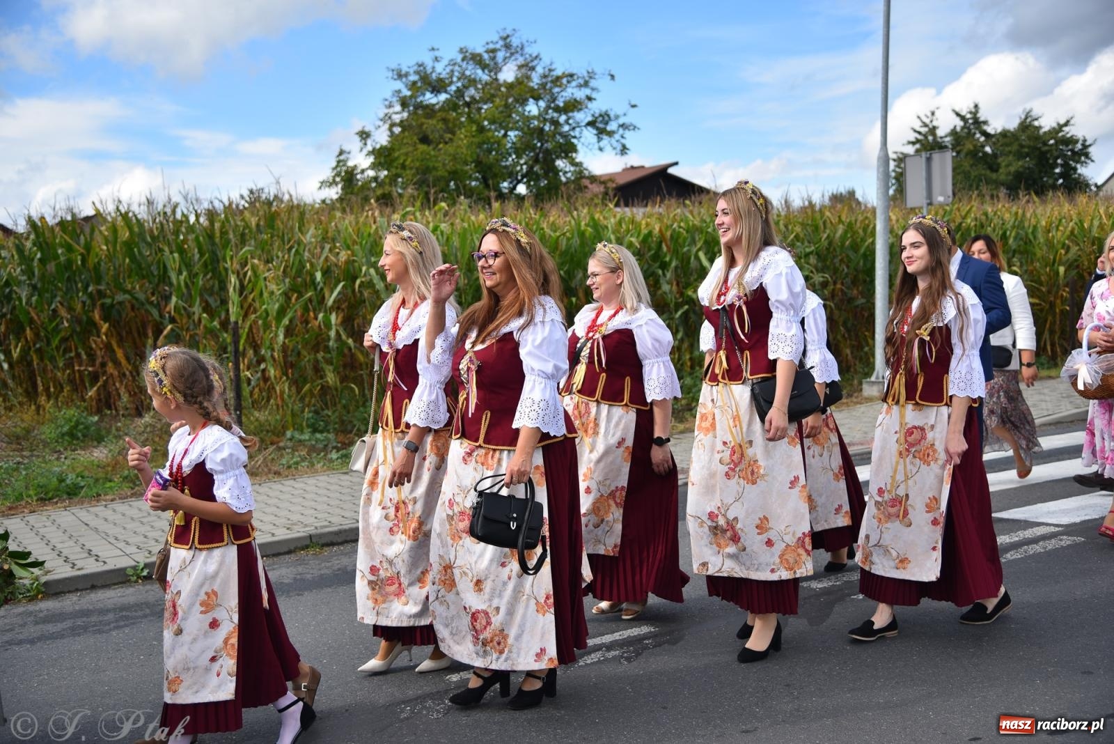 Zdjęcie w galerii na portalu naszraciborz.pl: Dożynkowy korowód wrócił do Zabełkowa [FOTO i WIDEO] wiadomości z regionu