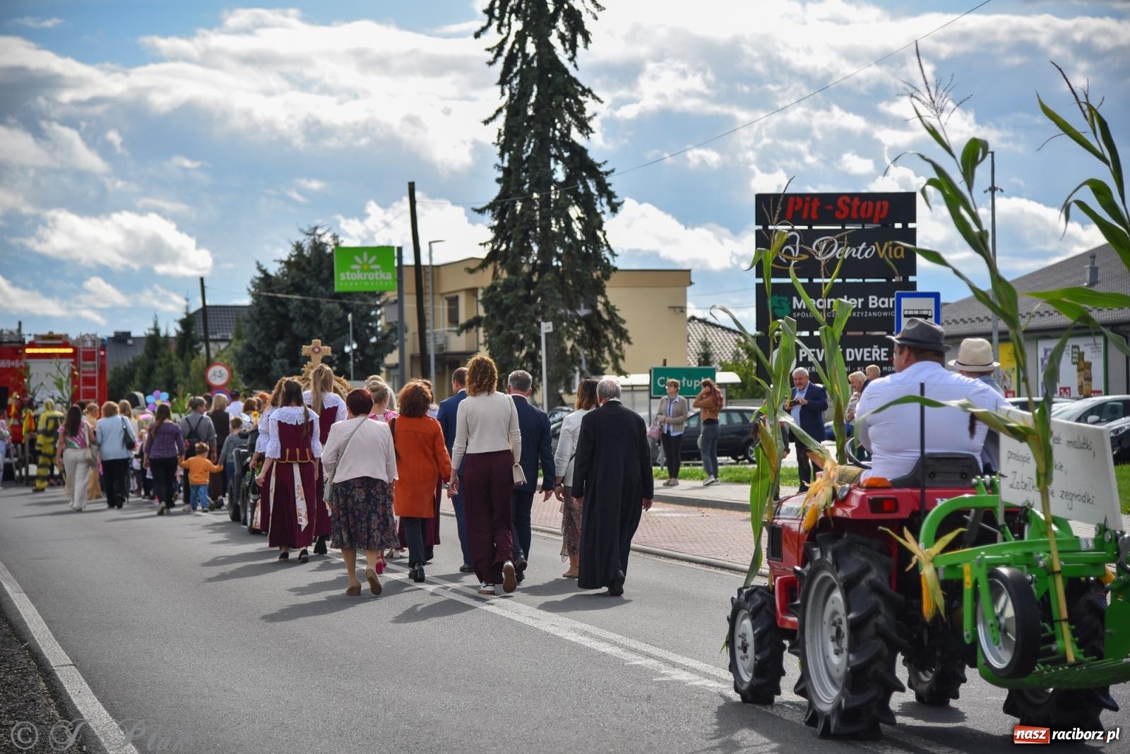 Zdjęcie w galerii na portalu naszraciborz.pl: Dożynkowy korowód wrócił do Zabełkowa [FOTO i WIDEO] wiadomości z regionu