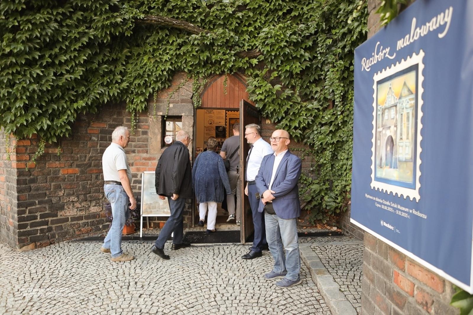 Zdjęcie w galerii na portalu naszraciborz.pl: W Muzeum w Raciborzu o pamięci i historii: szczegółowa inwentaryzacja pomników poległych wiadomości z regionu