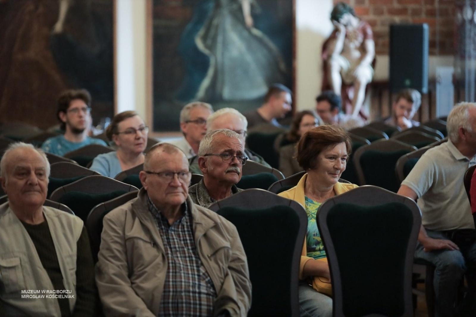 Zdjęcie w galerii na portalu naszraciborz.pl: W Muzeum w Raciborzu o pamięci i historii: szczegółowa inwentaryzacja pomników poległych wiadomości z regionu