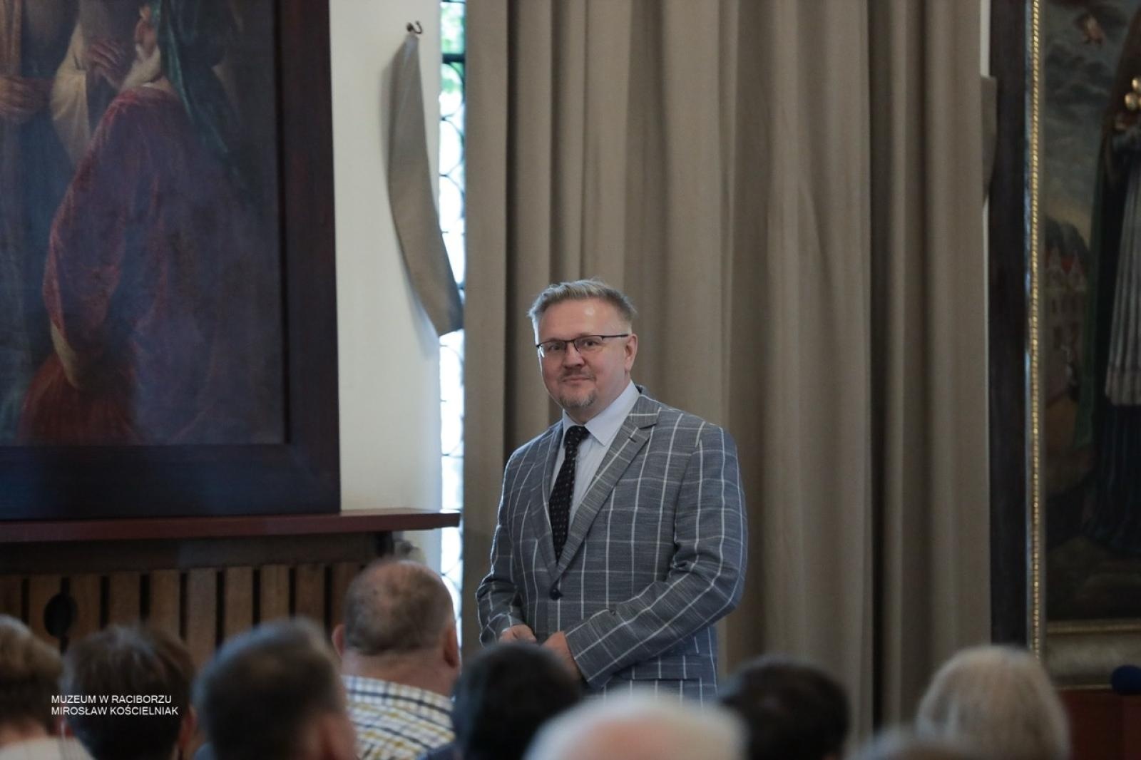 Zdjęcie w galerii na portalu naszraciborz.pl: W Muzeum w Raciborzu o pamięci i historii: szczegółowa inwentaryzacja pomników poległych wiadomości z regionu