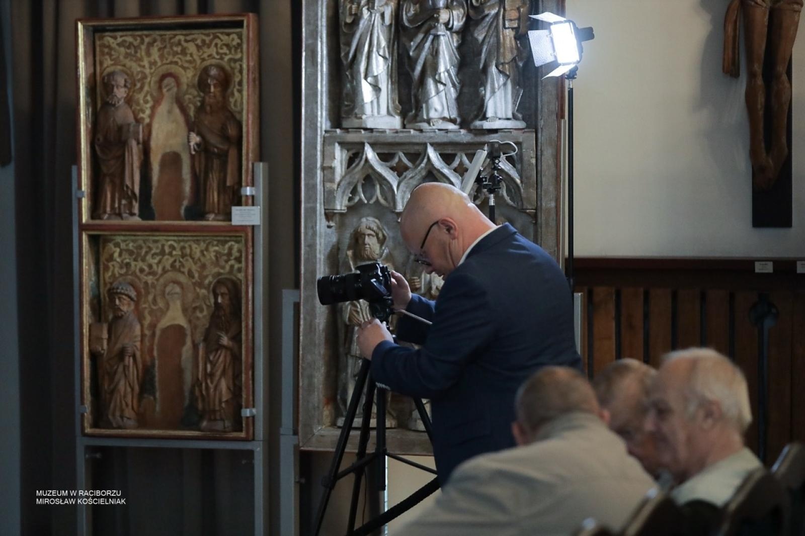 Zdjęcie w galerii na portalu naszraciborz.pl: W Muzeum w Raciborzu o pamięci i historii: szczegółowa inwentaryzacja pomników poległych wiadomości z regionu