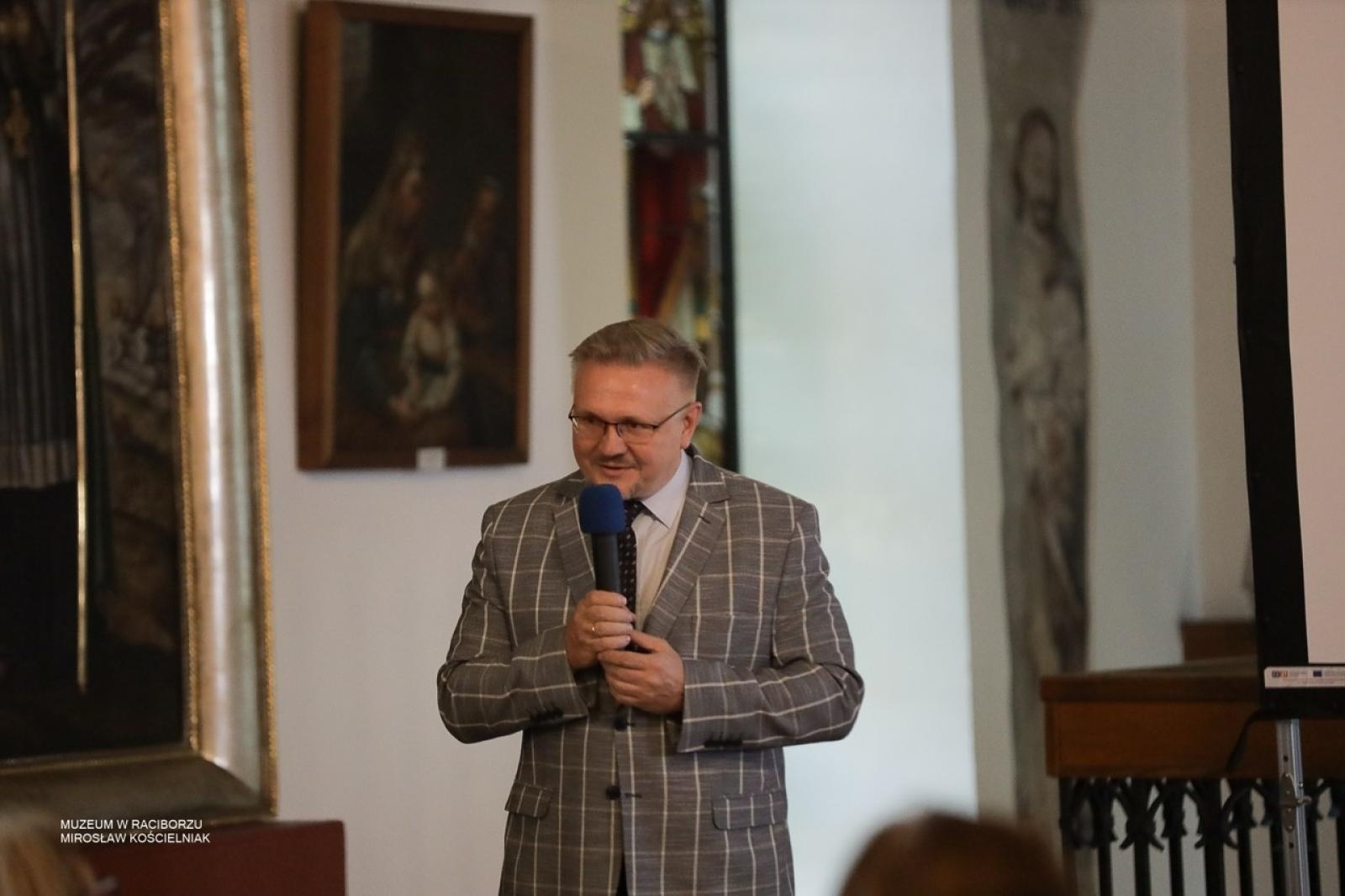 Zdjęcie w galerii na portalu naszraciborz.pl: W Muzeum w Raciborzu o pamięci i historii: szczegółowa inwentaryzacja pomników poległych wiadomości z regionu