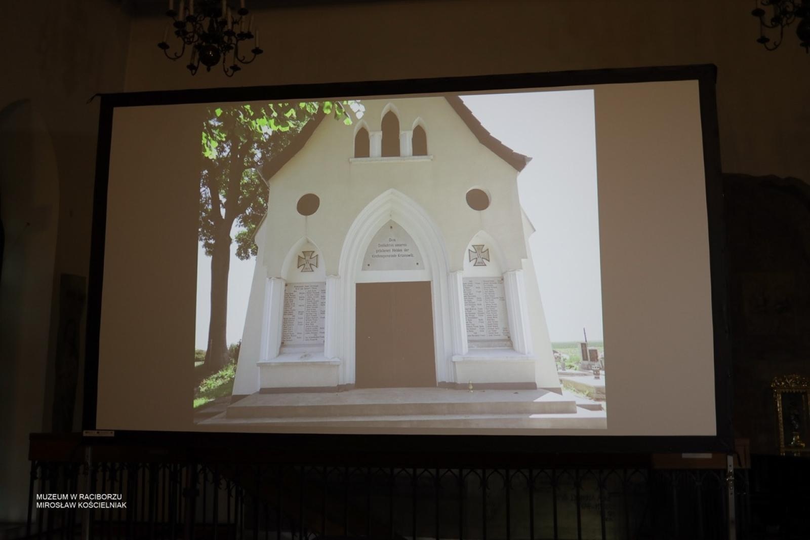 Zdjęcie w galerii na portalu naszraciborz.pl: W Muzeum w Raciborzu o pamięci i historii: szczegółowa inwentaryzacja pomników poległych wiadomości z regionu