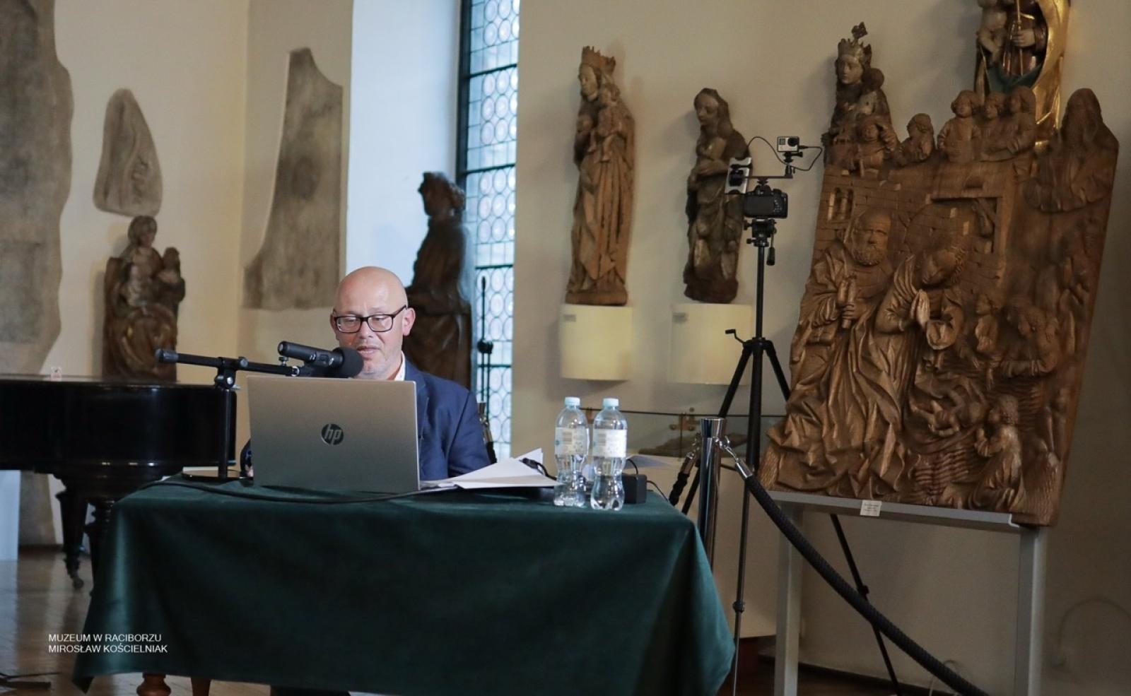 Zdjęcie w galerii na portalu naszraciborz.pl: W Muzeum w Raciborzu o pamięci i historii: szczegółowa inwentaryzacja pomników poległych wiadomości z regionu