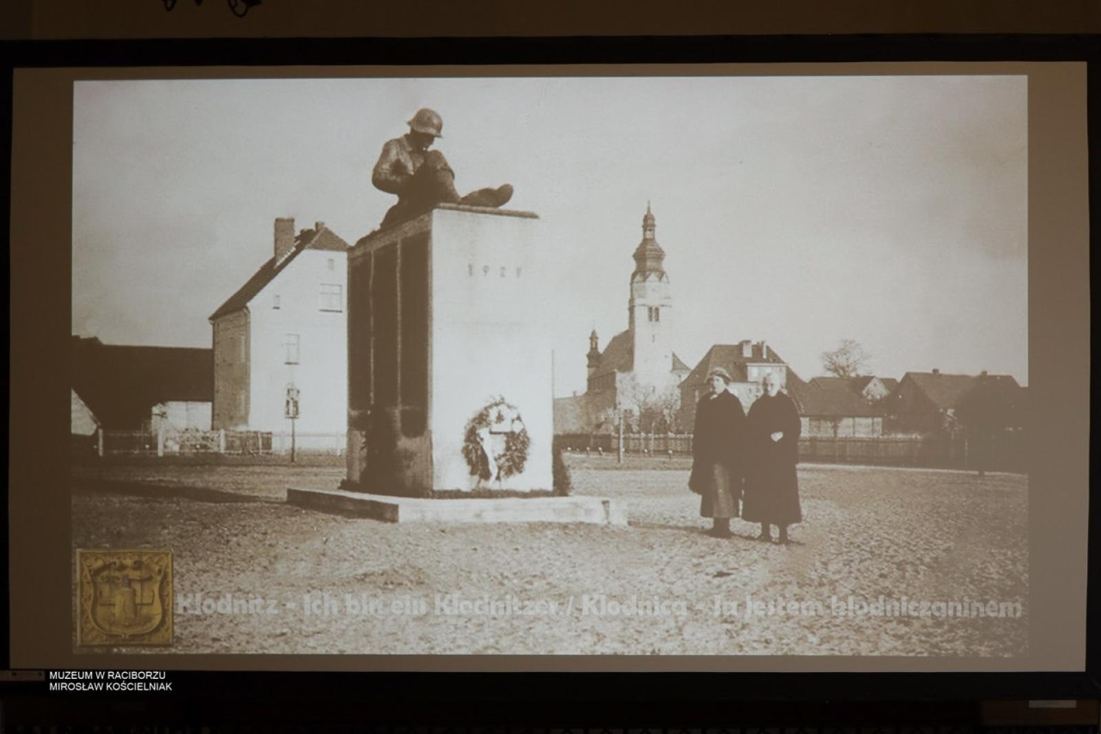 Zdjęcie w galerii na portalu naszraciborz.pl: W Muzeum w Raciborzu o pamięci i historii: szczegółowa inwentaryzacja pomników poległych wiadomości z regionu