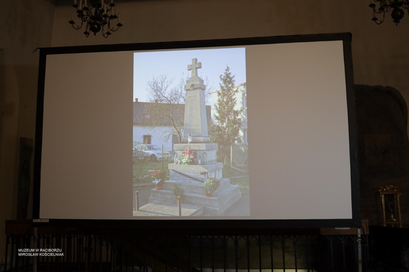 Zdjęcie w galerii na portalu naszraciborz.pl: W Muzeum w Raciborzu o pamięci i historii: szczegółowa inwentaryzacja pomników poległych wiadomości z regionu