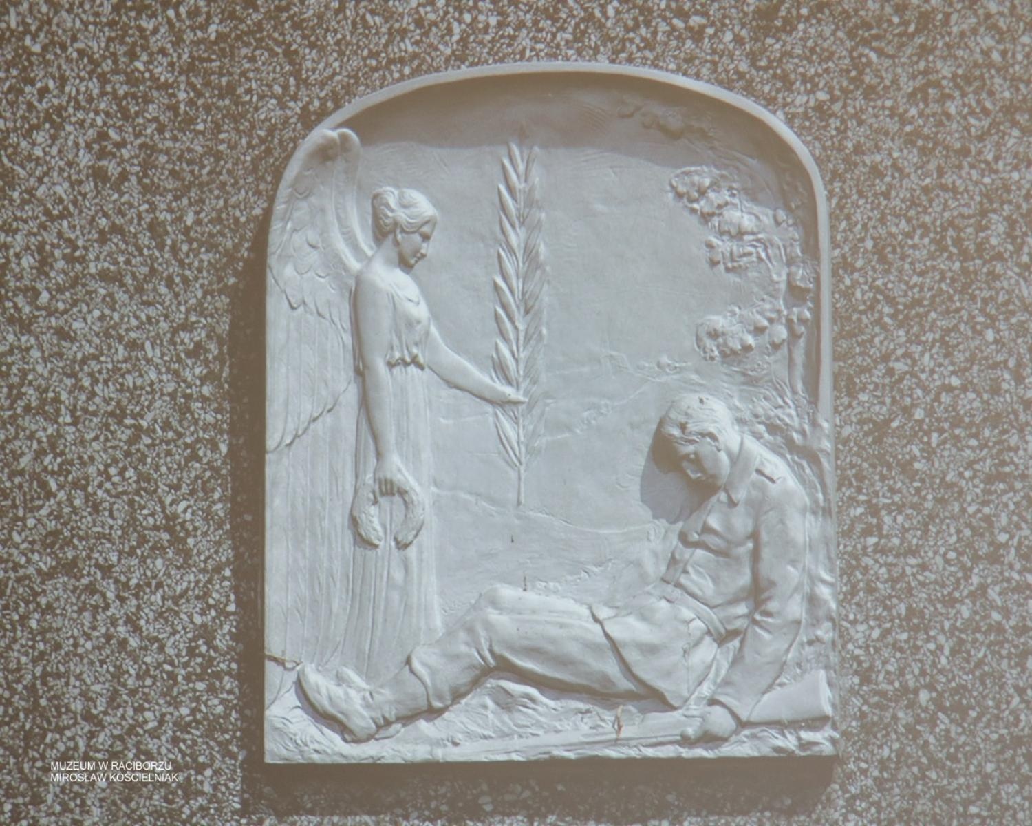 Zdjęcie w galerii na portalu naszraciborz.pl: W Muzeum w Raciborzu o pamięci i historii: szczegółowa inwentaryzacja pomników poległych wiadomości z regionu