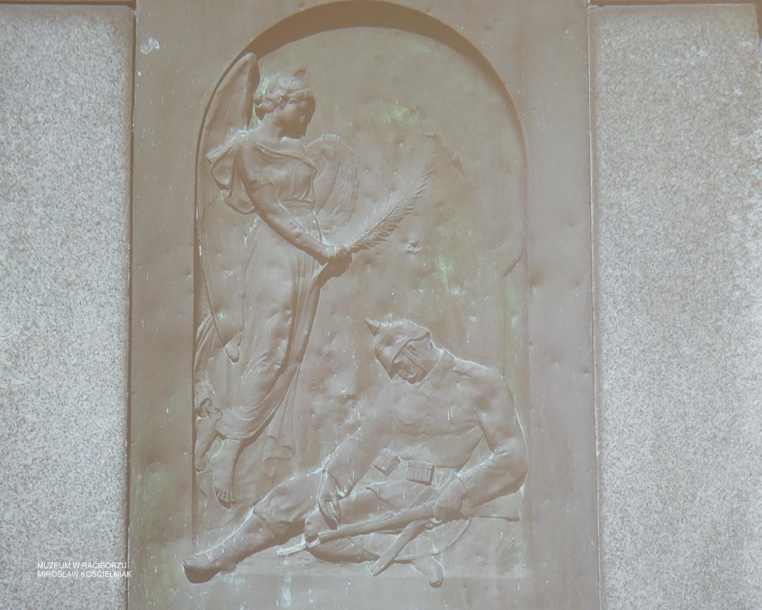 Zdjęcie w galerii na portalu naszraciborz.pl: W Muzeum w Raciborzu o pamięci i historii: szczegółowa inwentaryzacja pomników poległych wiadomości z regionu