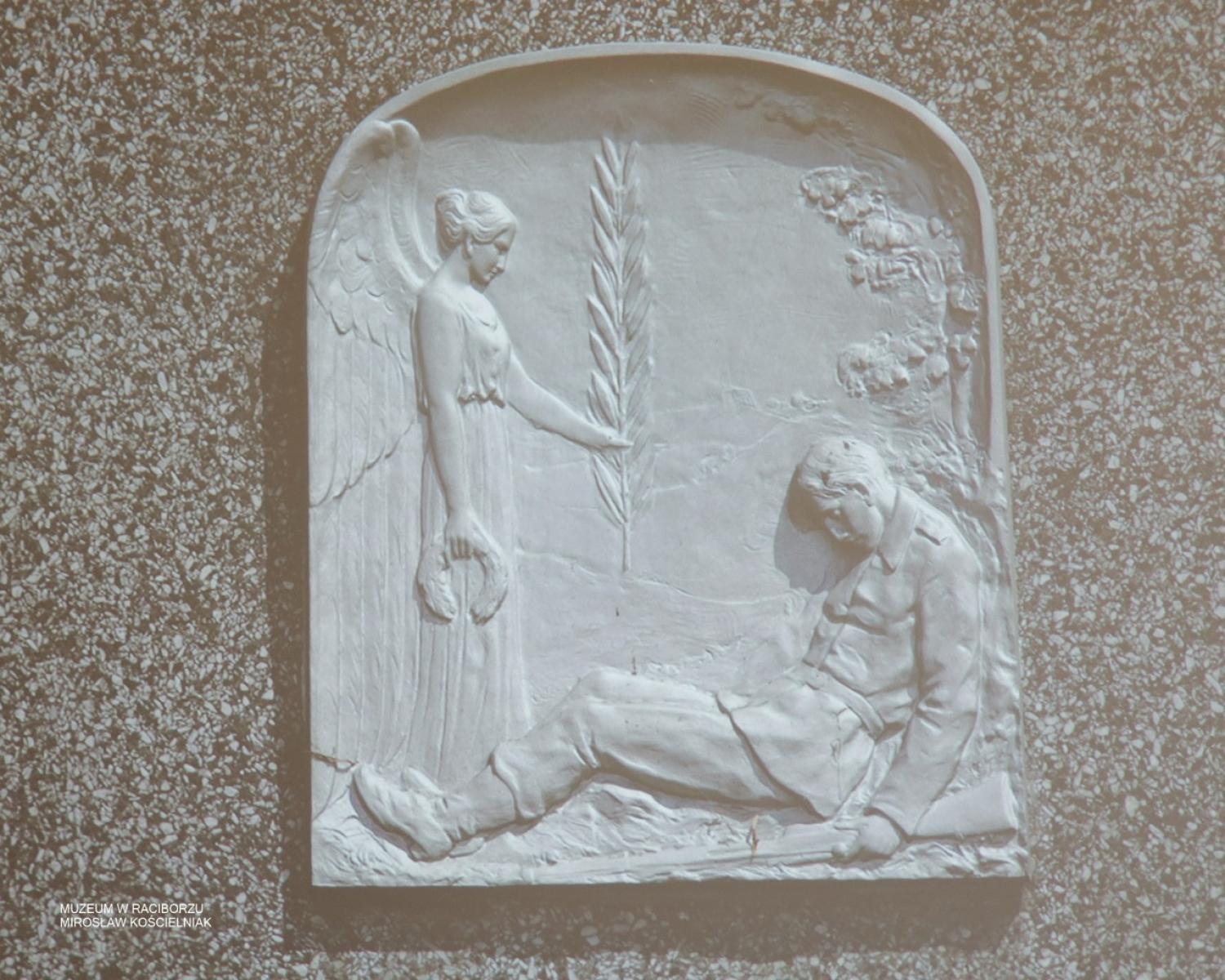 Zdjęcie w galerii na portalu naszraciborz.pl: W Muzeum w Raciborzu o pamięci i historii: szczegółowa inwentaryzacja pomników poległych wiadomości z regionu