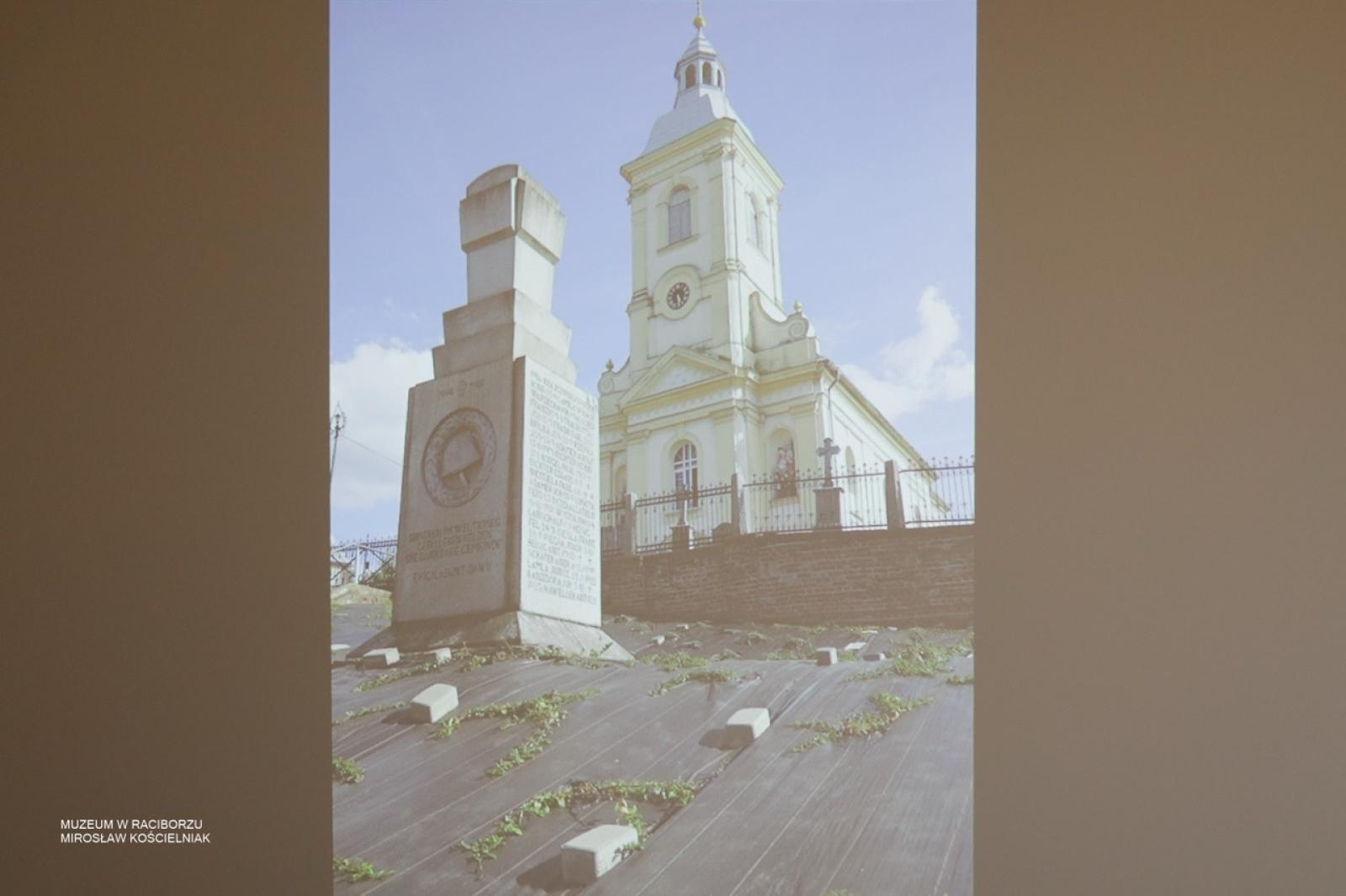 Zdjęcie w galerii na portalu naszraciborz.pl: W Muzeum w Raciborzu o pamięci i historii: szczegółowa inwentaryzacja pomników poległych wiadomości z regionu