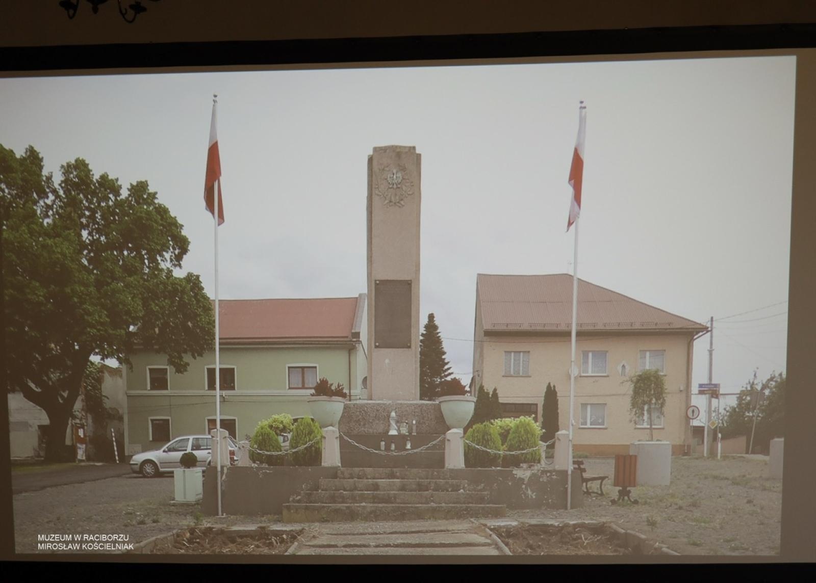 Zdjęcie w galerii na portalu naszraciborz.pl: W Muzeum w Raciborzu o pamięci i historii: szczegółowa inwentaryzacja pomników poległych wiadomości z regionu