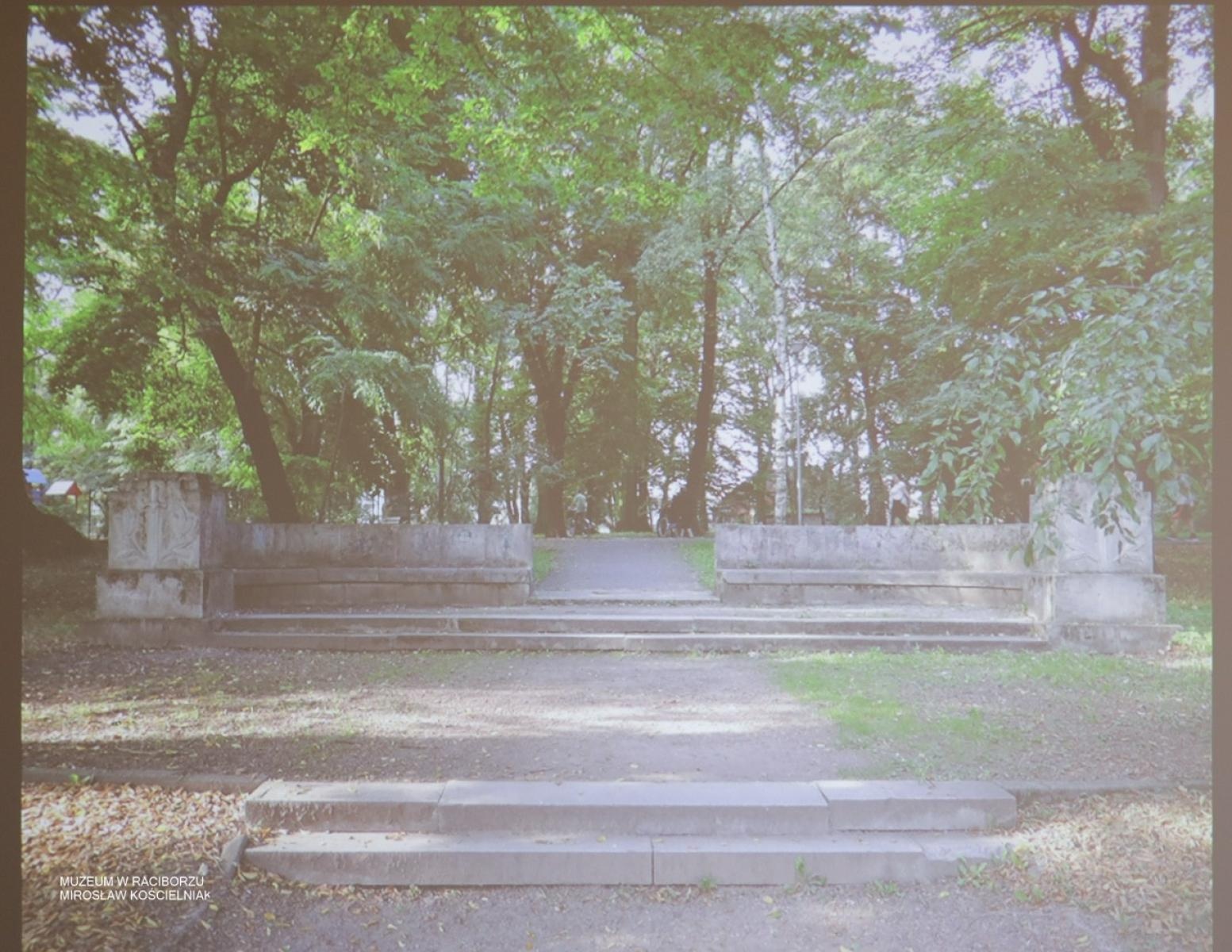 Zdjęcie w galerii na portalu naszraciborz.pl: W Muzeum w Raciborzu o pamięci i historii: szczegółowa inwentaryzacja pomników poległych wiadomości z regionu