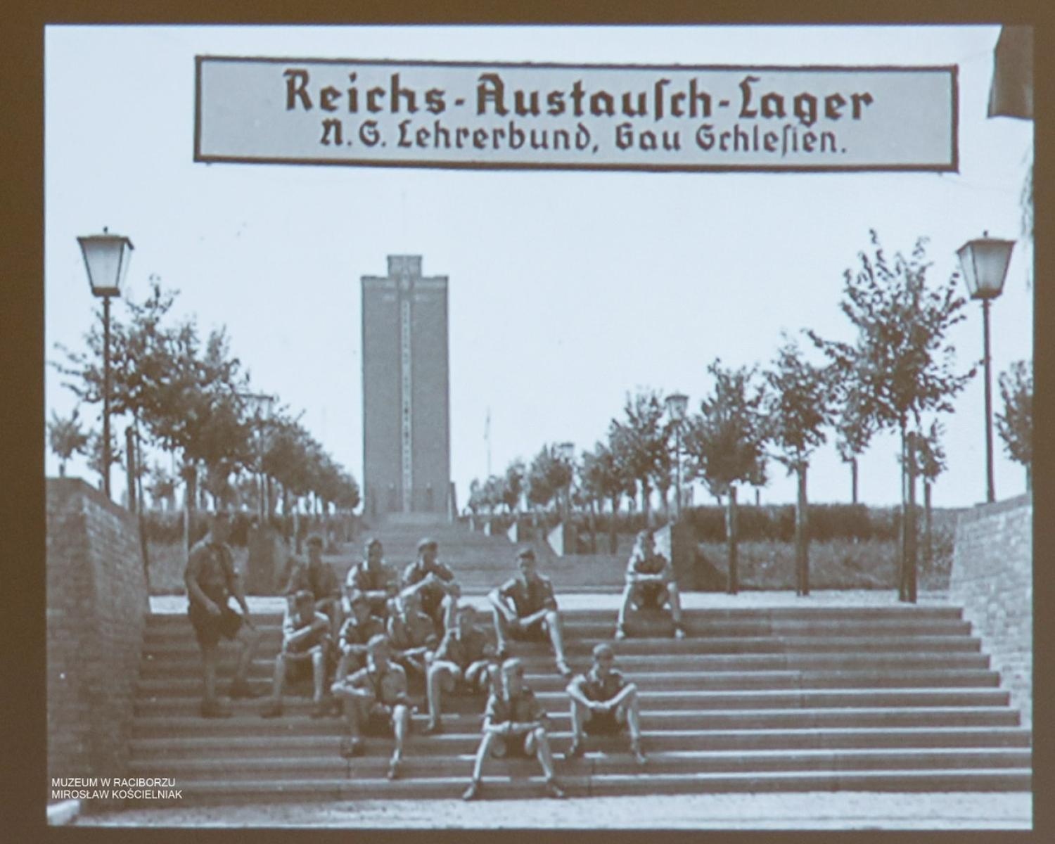 Zdjęcie w galerii na portalu naszraciborz.pl: W Muzeum w Raciborzu o pamięci i historii: szczegółowa inwentaryzacja pomników poległych wiadomości z regionu