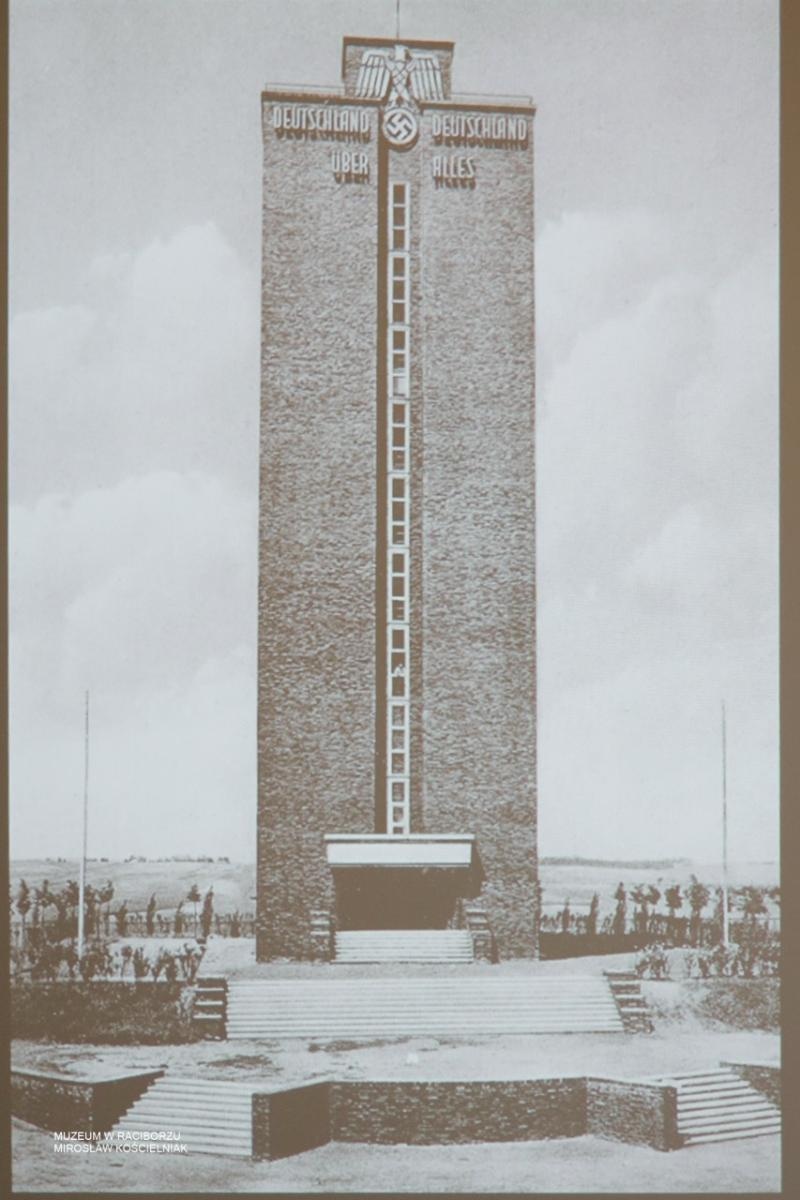 Zdjęcie w galerii na portalu naszraciborz.pl: W Muzeum w Raciborzu o pamięci i historii: szczegółowa inwentaryzacja pomników poległych wiadomości z regionu