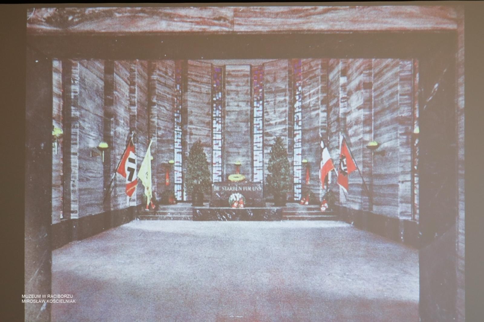 Zdjęcie w galerii na portalu naszraciborz.pl: W Muzeum w Raciborzu o pamięci i historii: szczegółowa inwentaryzacja pomników poległych wiadomości z regionu