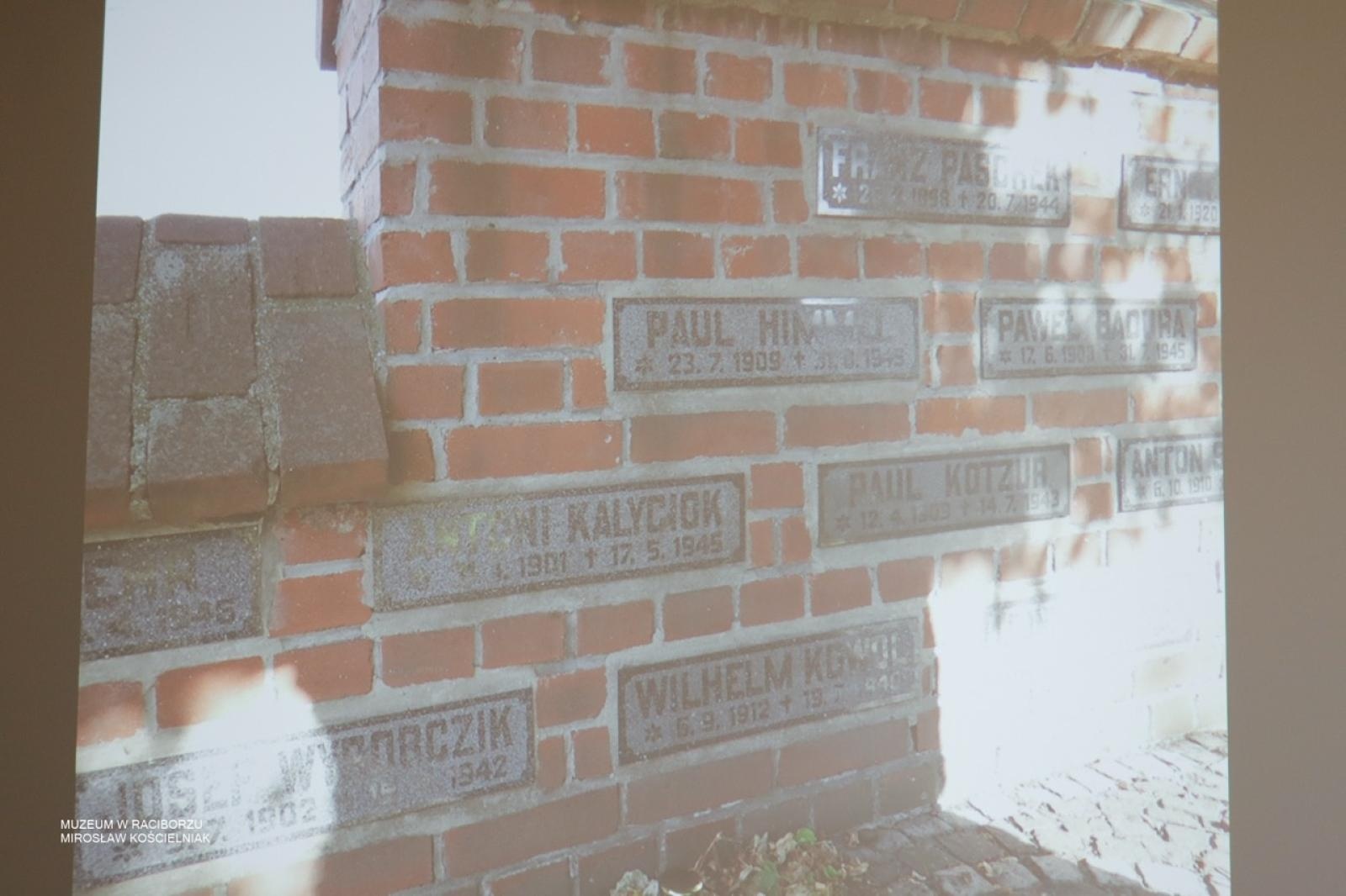 Zdjęcie w galerii na portalu naszraciborz.pl: W Muzeum w Raciborzu o pamięci i historii: szczegółowa inwentaryzacja pomników poległych wiadomości z regionu