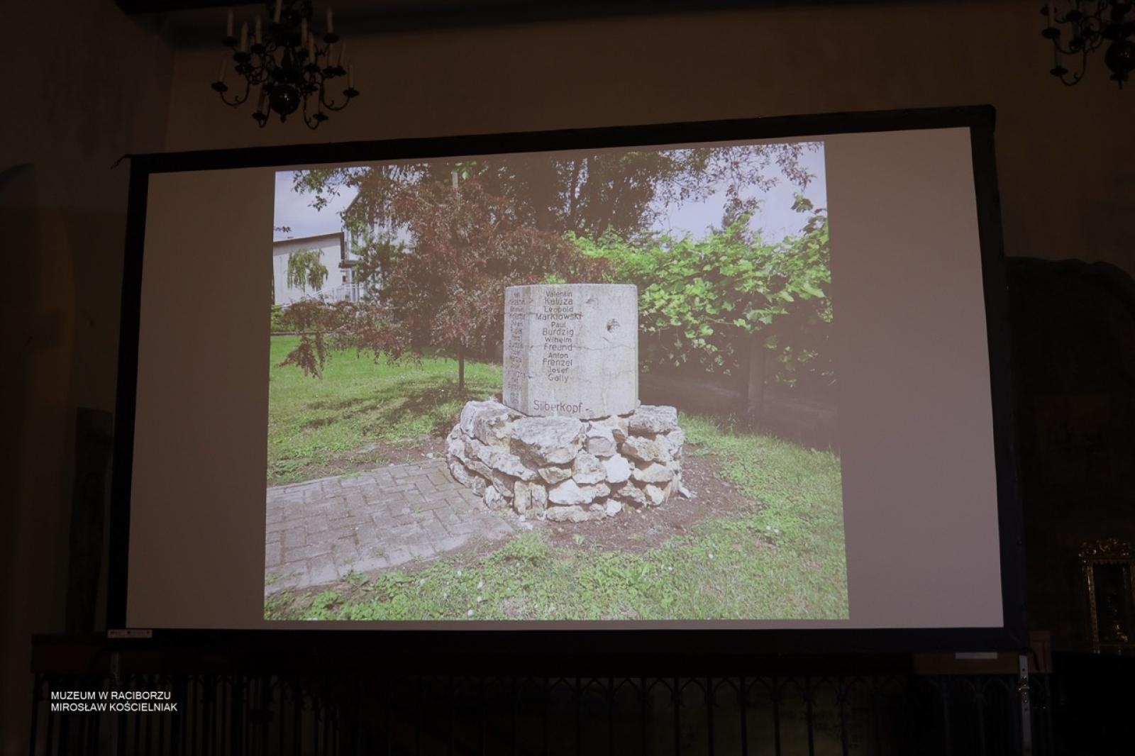 Zdjęcie w galerii na portalu naszraciborz.pl: W Muzeum w Raciborzu o pamięci i historii: szczegółowa inwentaryzacja pomników poległych wiadomości z regionu