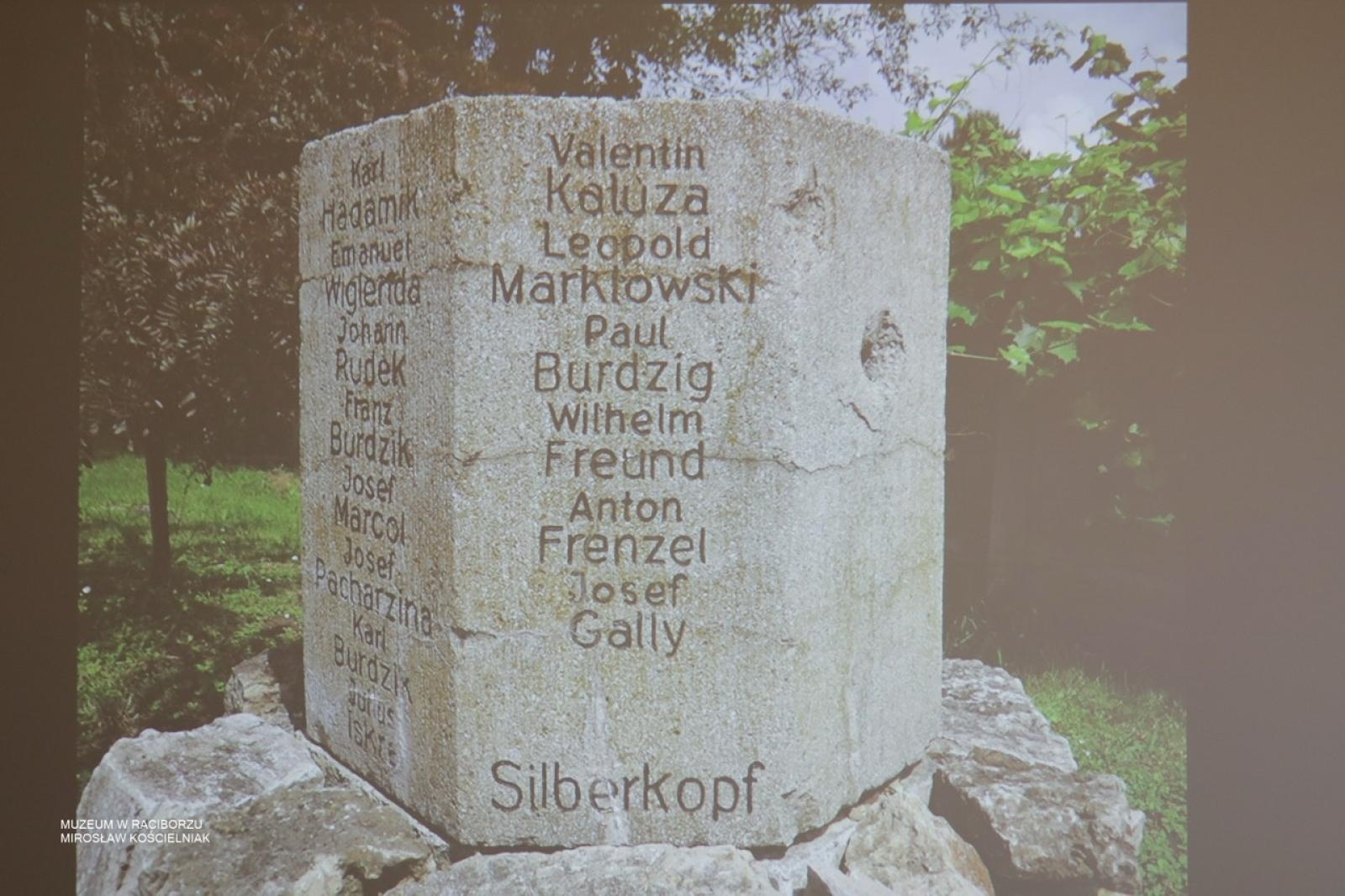 Zdjęcie w galerii na portalu naszraciborz.pl: W Muzeum w Raciborzu o pamięci i historii: szczegółowa inwentaryzacja pomników poległych wiadomości z regionu