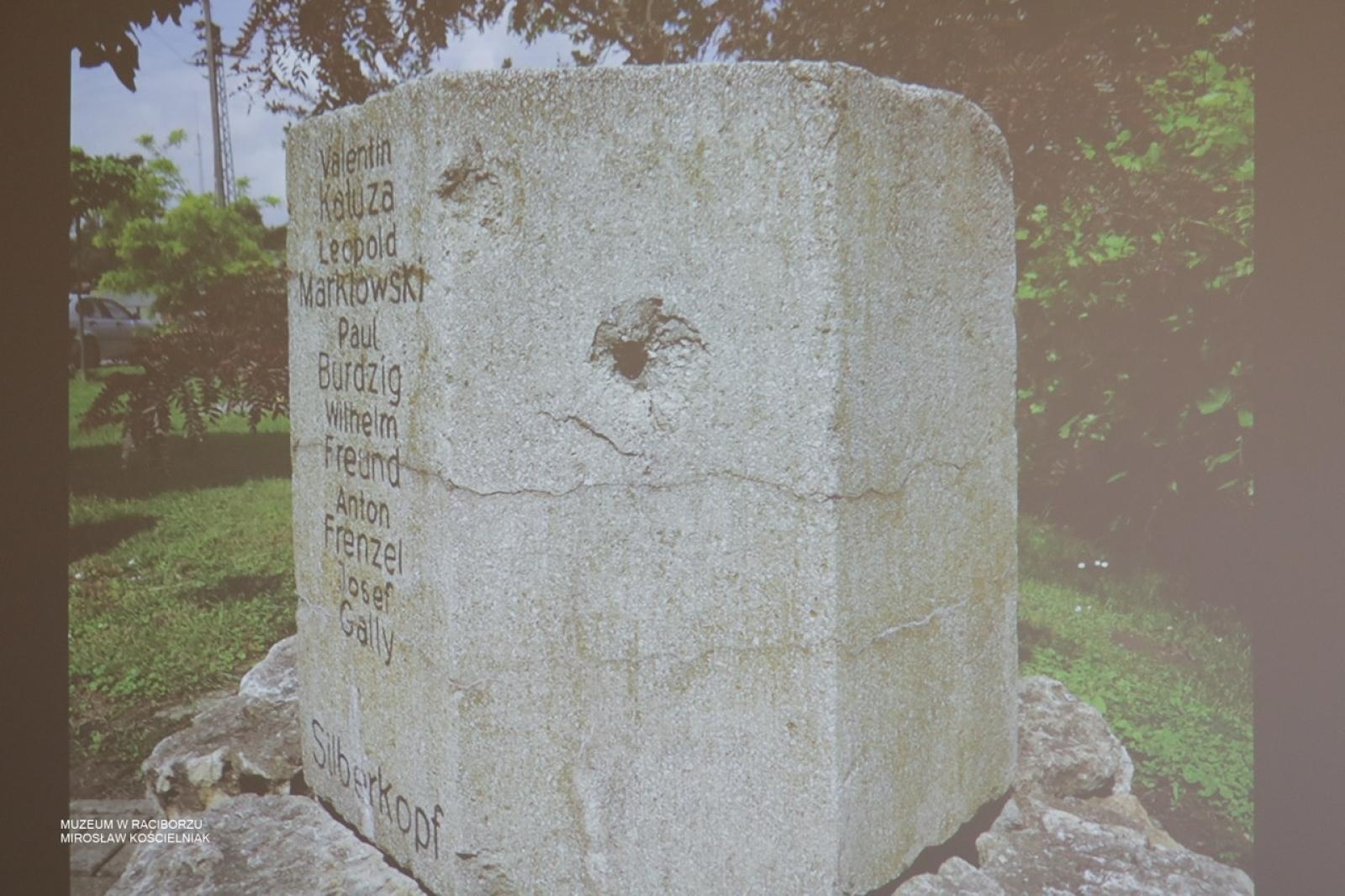 Zdjęcie w galerii na portalu naszraciborz.pl: W Muzeum w Raciborzu o pamięci i historii: szczegółowa inwentaryzacja pomników poległych wiadomości z regionu