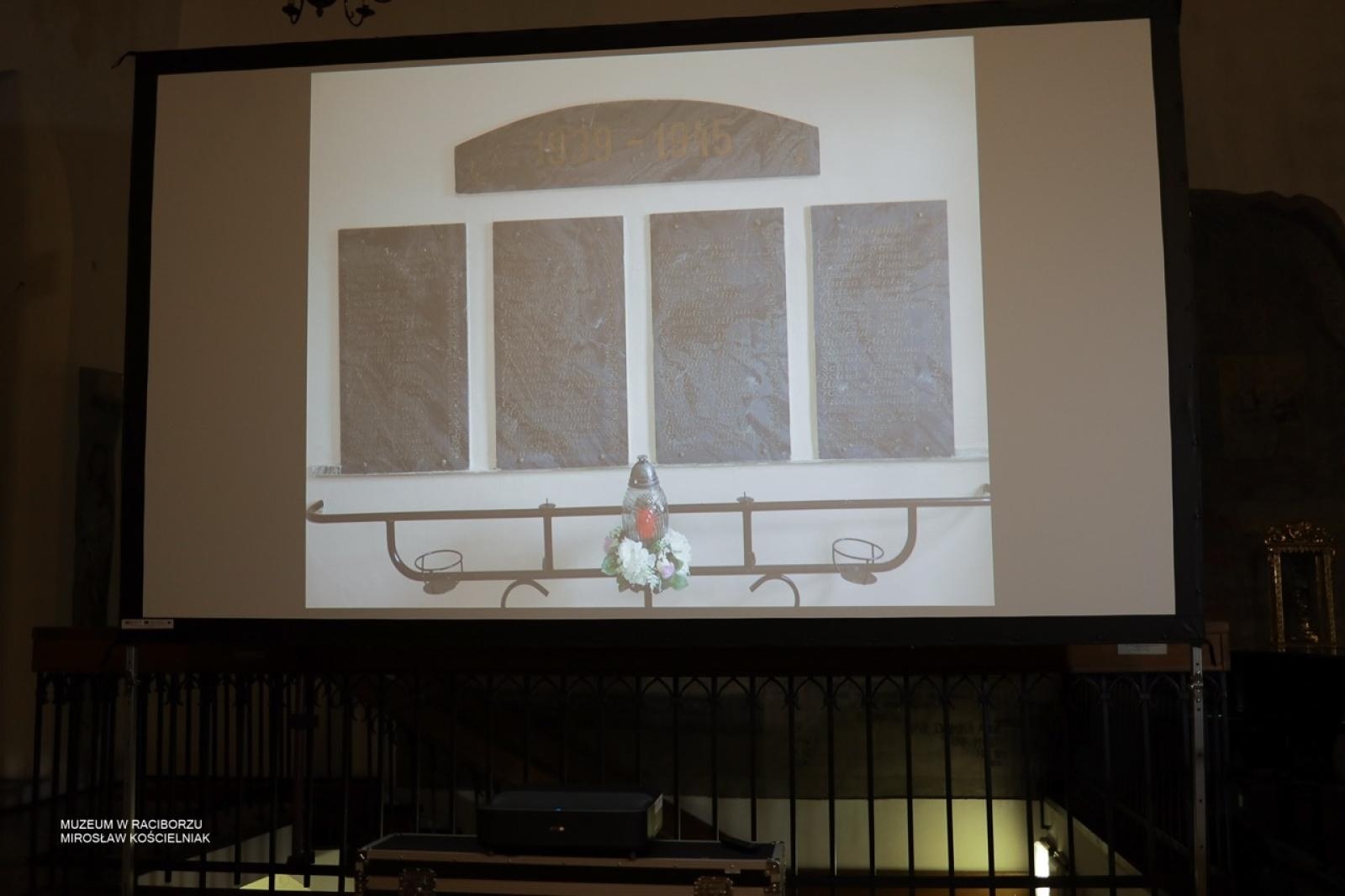 Zdjęcie w galerii na portalu naszraciborz.pl: W Muzeum w Raciborzu o pamięci i historii: szczegółowa inwentaryzacja pomników poległych wiadomości z regionu