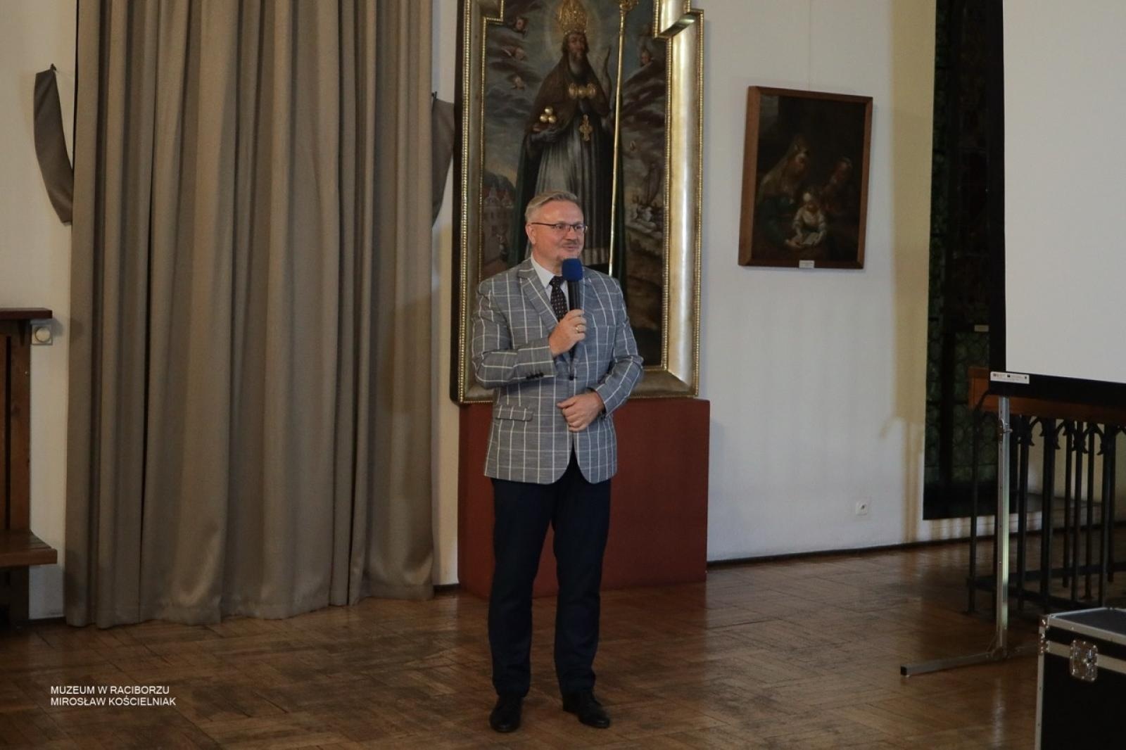 Zdjęcie w galerii na portalu naszraciborz.pl: W Muzeum w Raciborzu o pamięci i historii: szczegółowa inwentaryzacja pomników poległych wiadomości z regionu