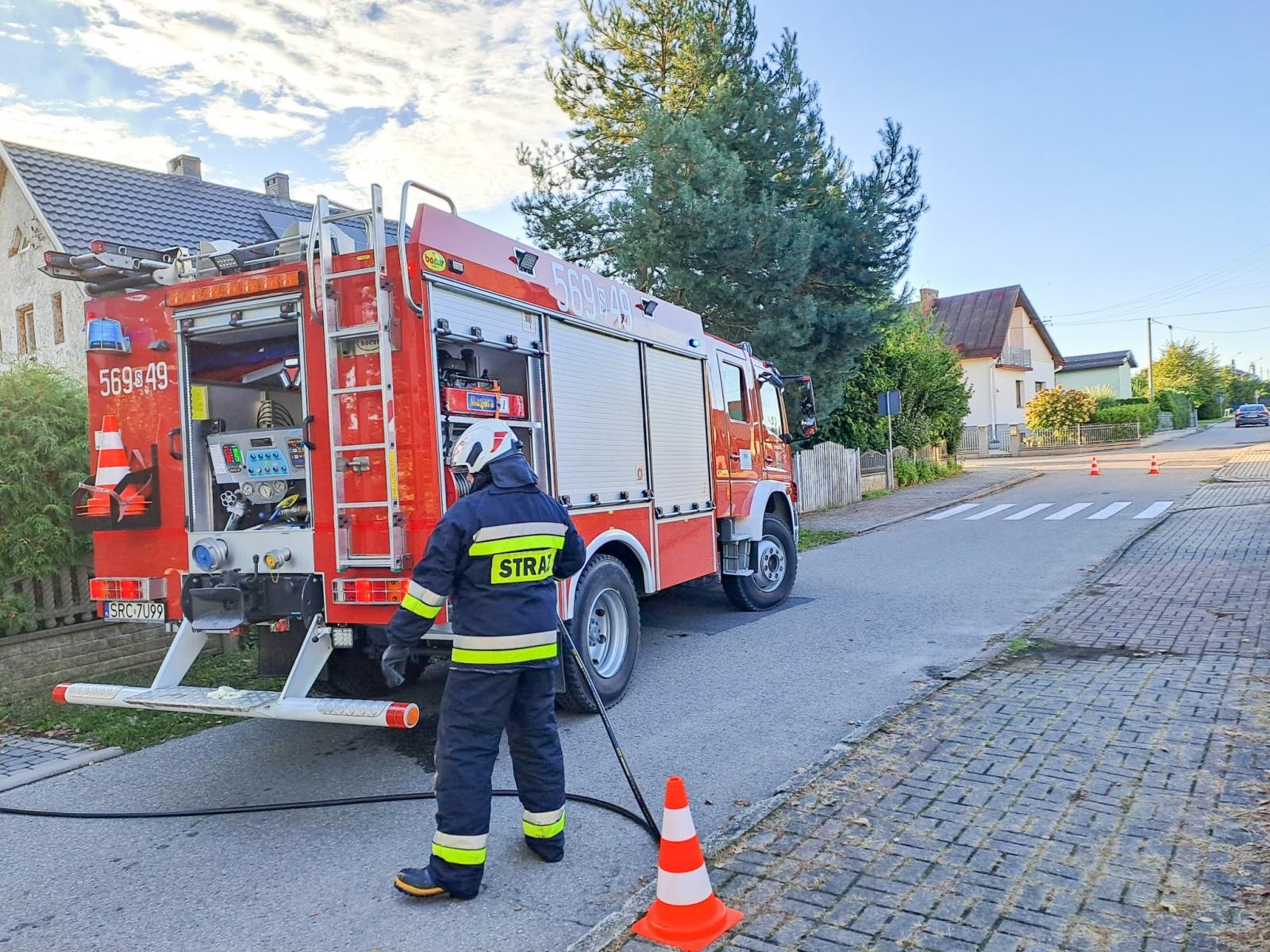 Zdjęcie w galerii na portalu naszraciborz.pl: Strażacy z powiatu raciborskiego w akcji – od pożaru sadzy po ratunek na ulicy wiadomości z regionu