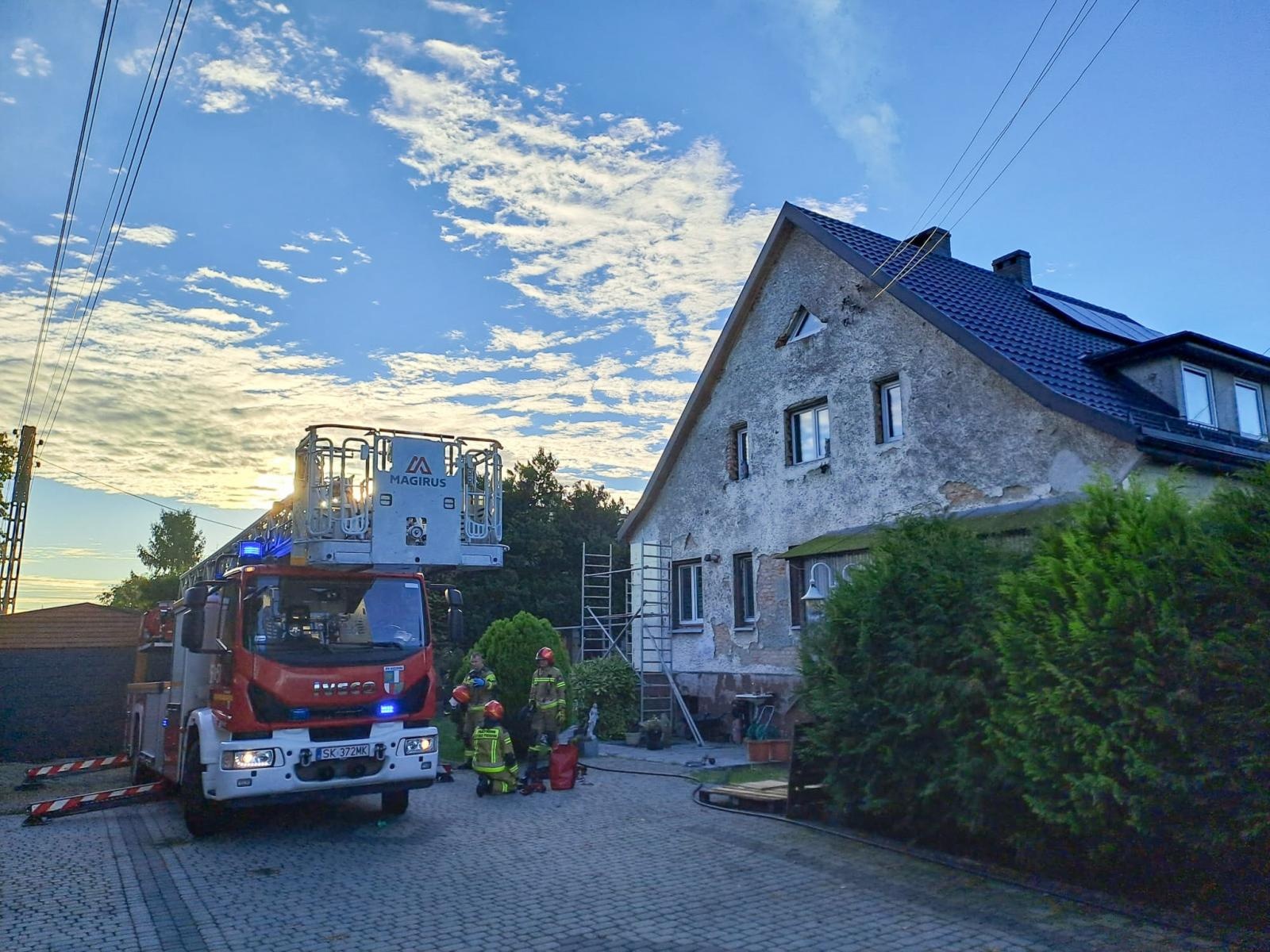 Zdjęcie w galerii na portalu naszraciborz.pl: Strażacy z powiatu raciborskiego w akcji – od pożaru sadzy po ratunek na ulicy wiadomości z regionu