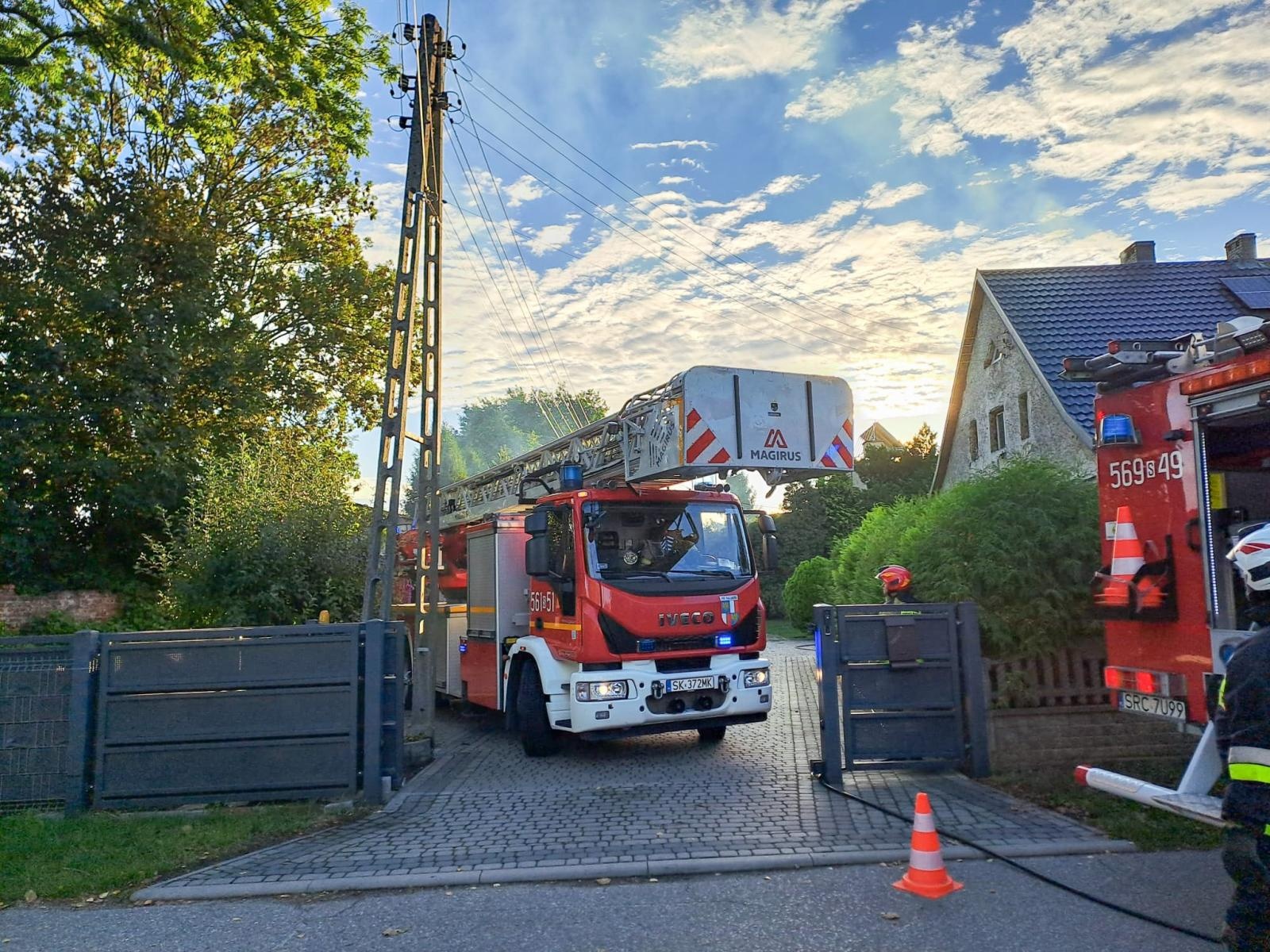 Zdjęcie w galerii na portalu naszraciborz.pl: Strażacy z powiatu raciborskiego w akcji – od pożaru sadzy po ratunek na ulicy wiadomości z regionu