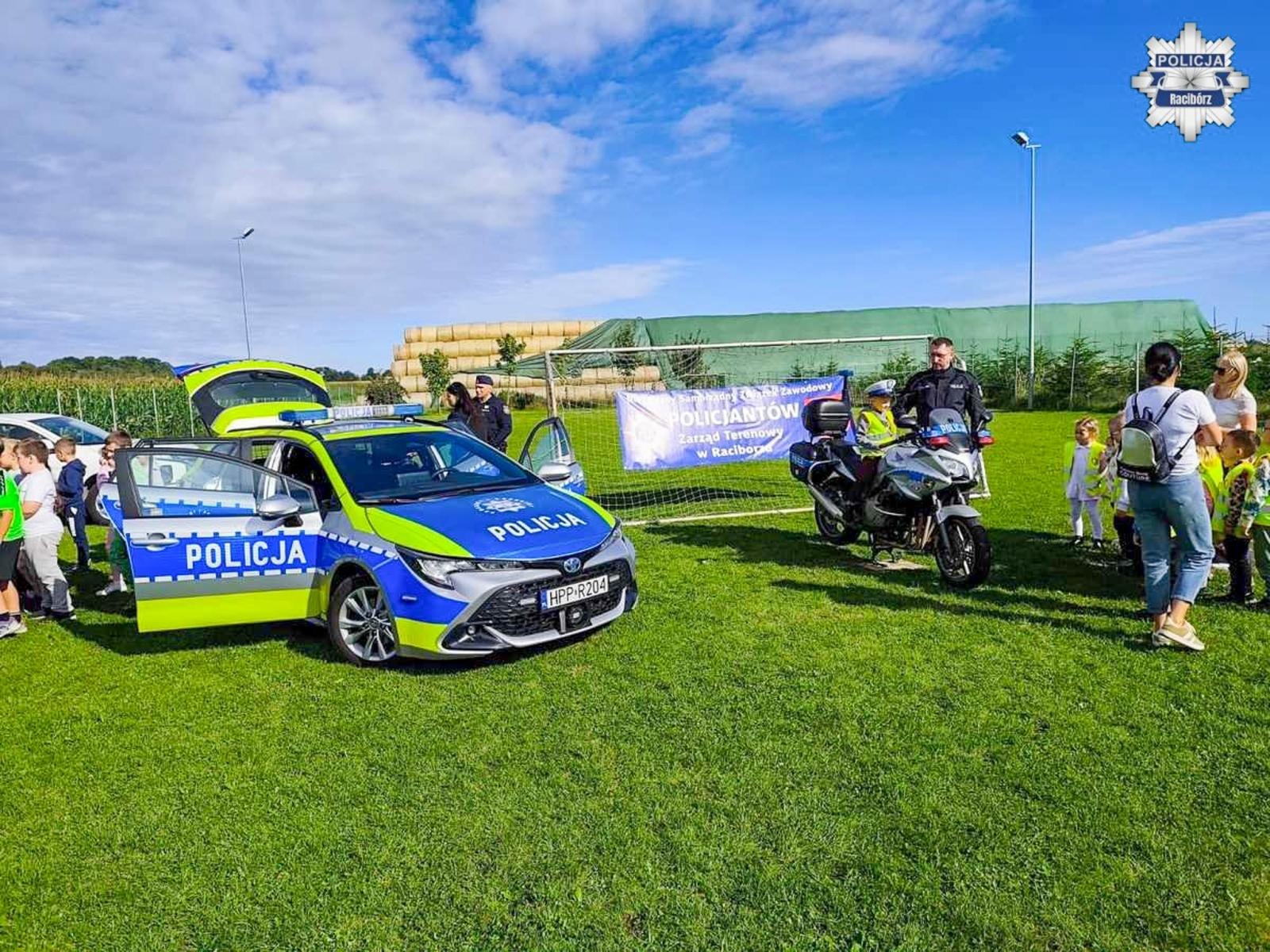 Zdjęcie w galerii na portalu naszraciborz.pl: Bezpieczna droga do szkoły – piknik służb mundurowych w Łęgu wiadomości z regionu