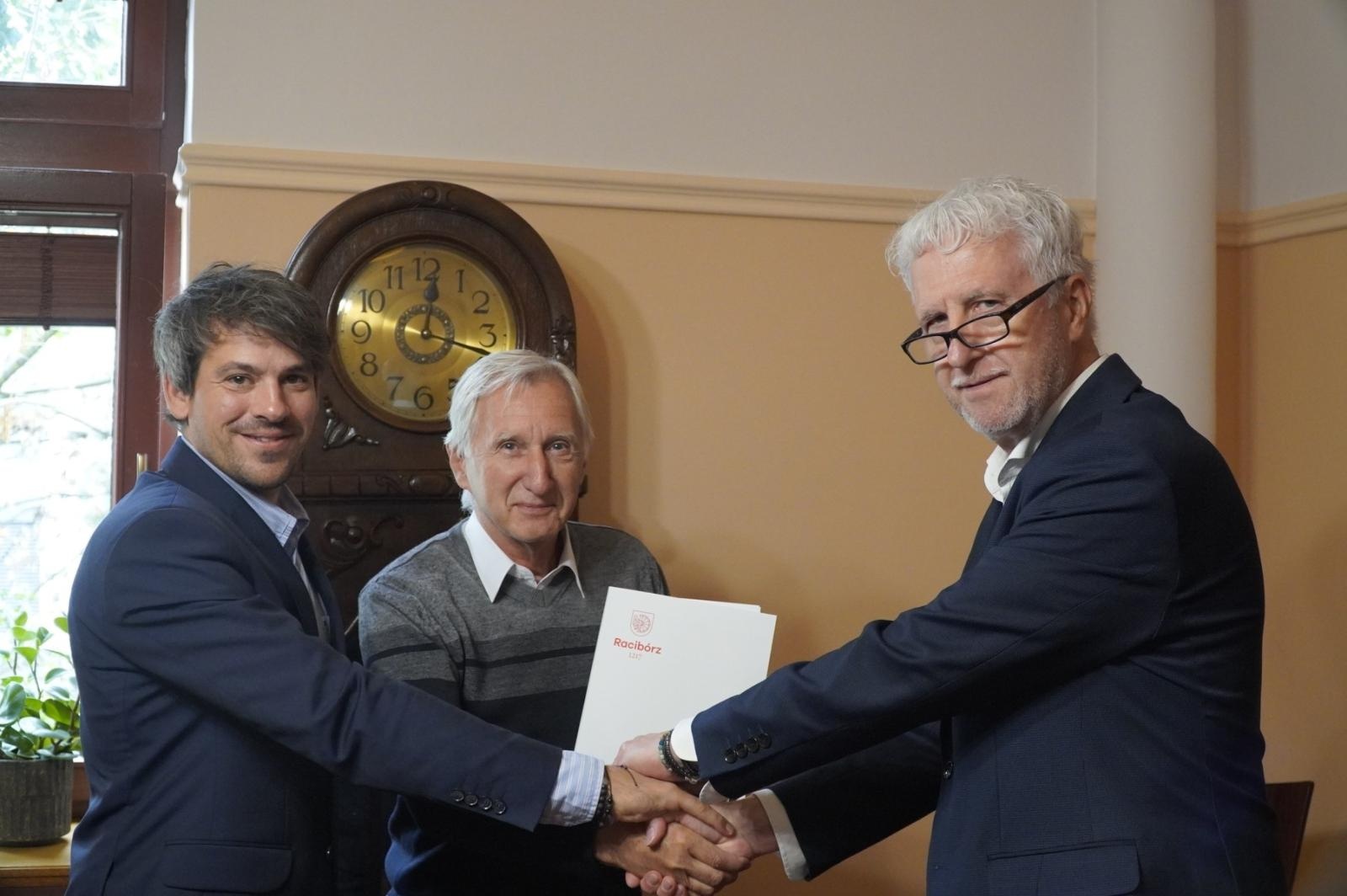 Zdjęcie w galerii na portalu naszraciborz.pl: Droga Racibórz–Pszczyna coraz bliżej. Podpisano umowę na dokumentację dla etapu III wiadomości z regionu