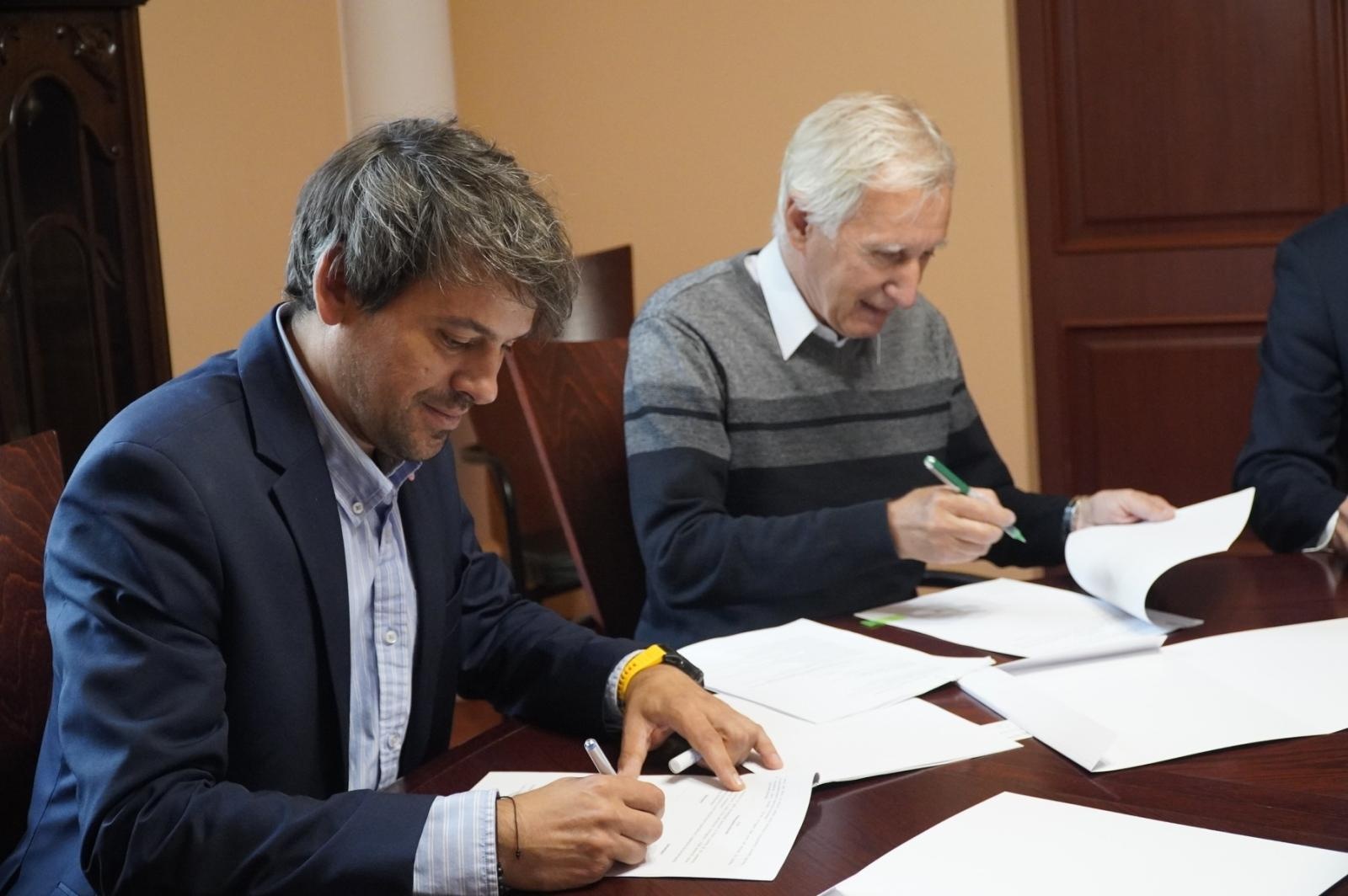 Zdjęcie w galerii na portalu naszraciborz.pl: Droga Racibórz–Pszczyna coraz bliżej. Podpisano umowę na dokumentację dla etapu III wiadomości z regionu