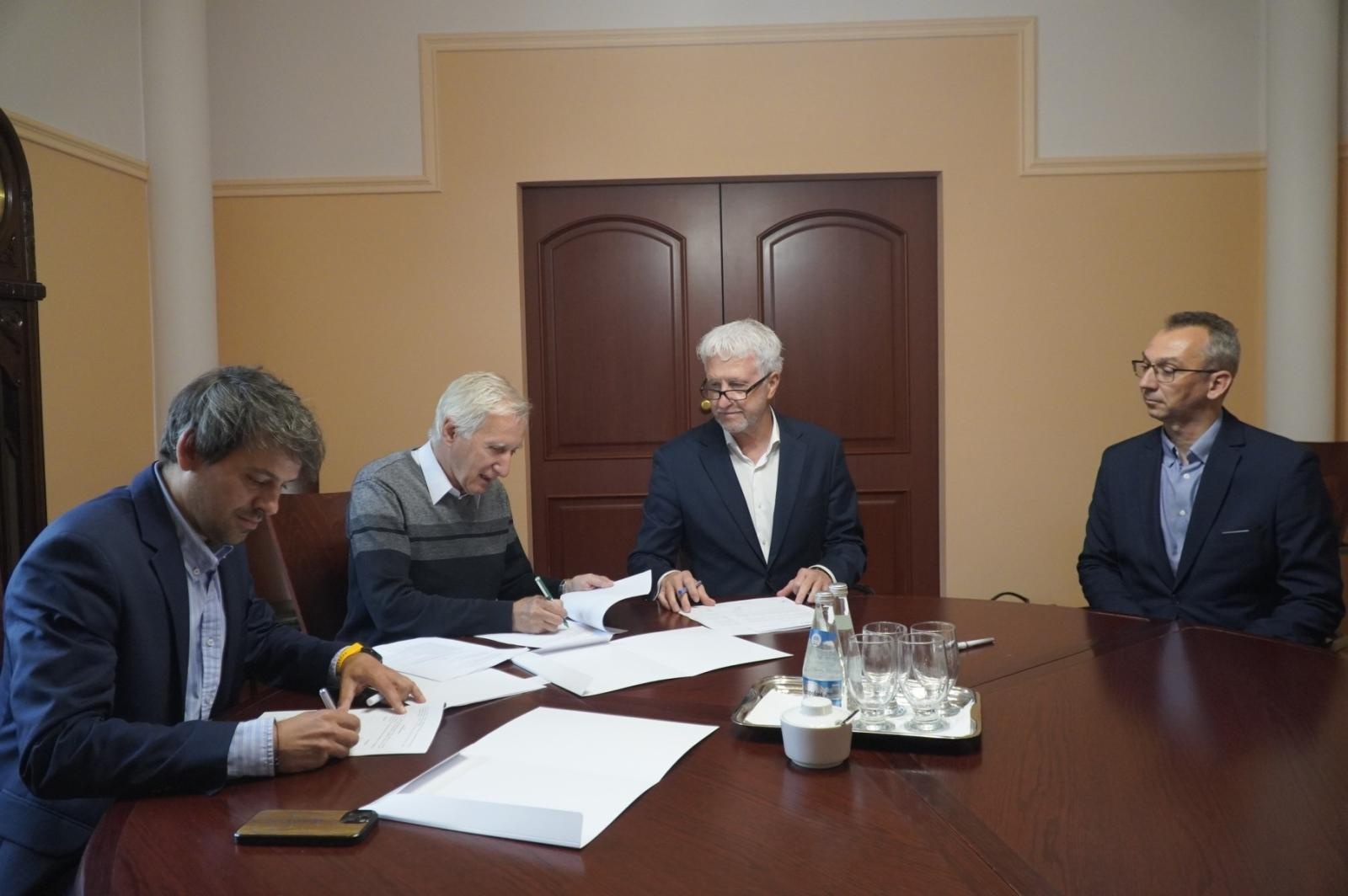 Zdjęcie w galerii na portalu naszraciborz.pl: Droga Racibórz–Pszczyna coraz bliżej. Podpisano umowę na dokumentację dla etapu III wiadomości z regionu