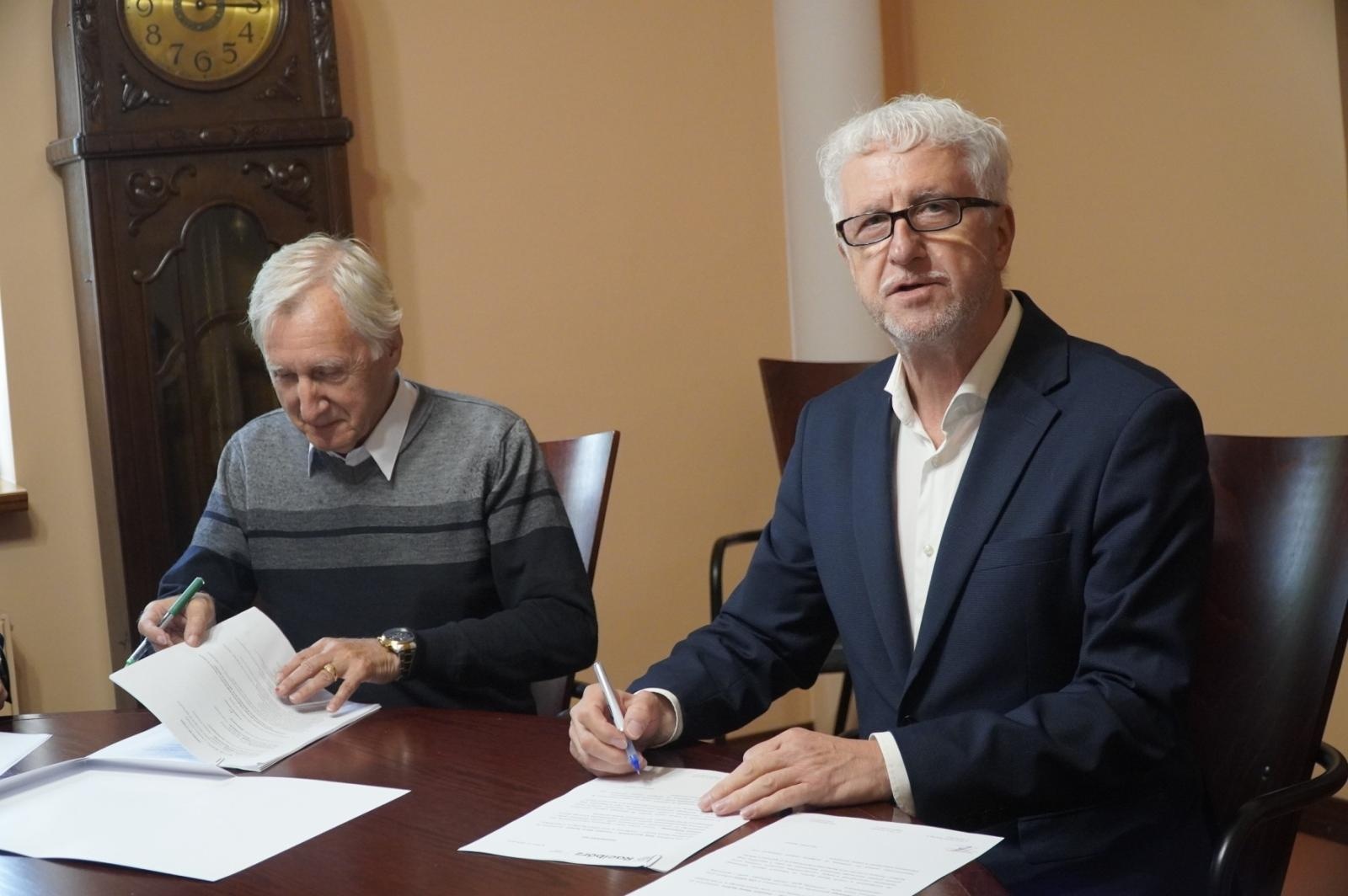 Zdjęcie w galerii na portalu naszraciborz.pl: Droga Racibórz–Pszczyna coraz bliżej. Podpisano umowę na dokumentację dla etapu III wiadomości z regionu