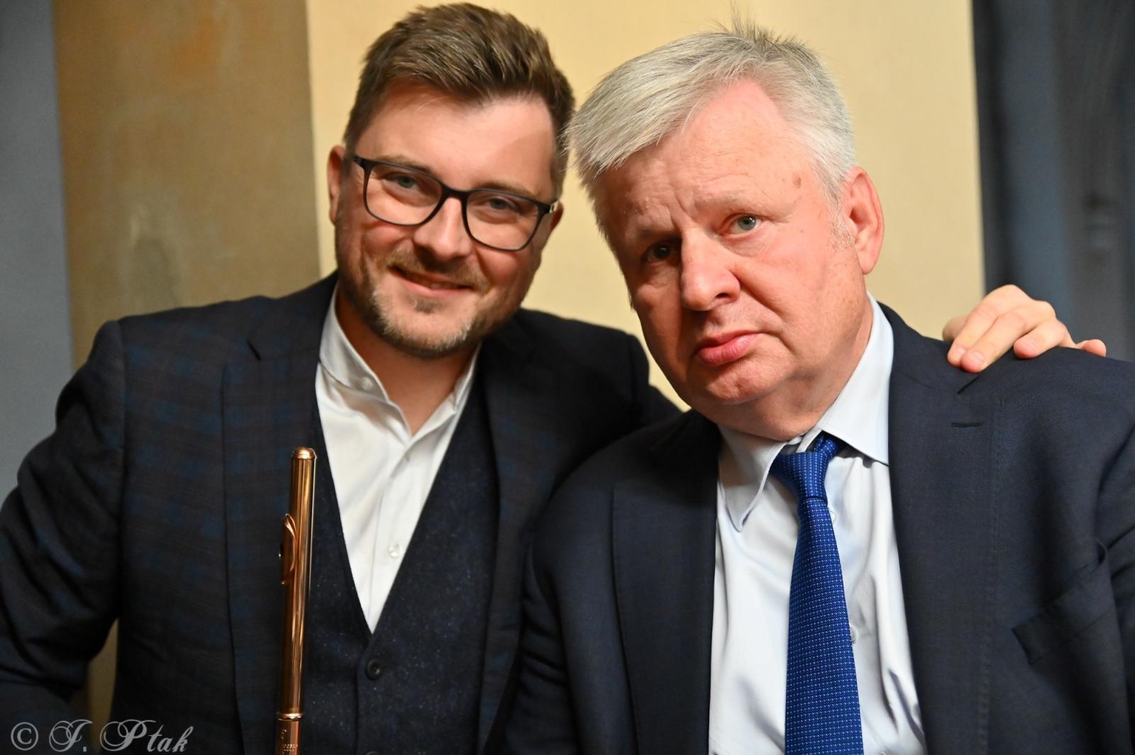 Zdjęcie w galerii na portalu naszraciborz.pl: Wielki duet w raciborskiej farze – Perucki i Długosz w blasku muzyki wiadomości z regionu