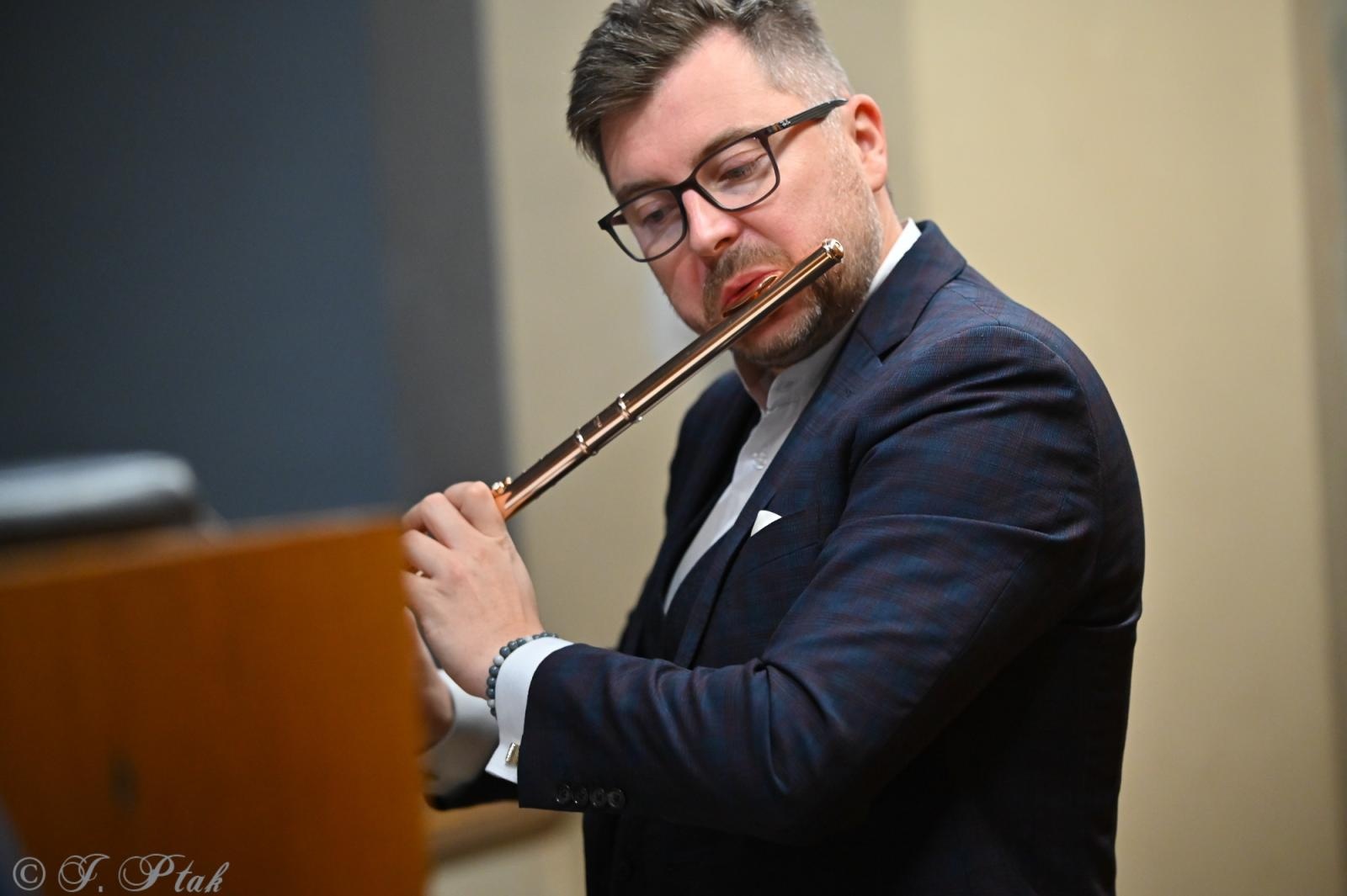 Zdjęcie w galerii na portalu naszraciborz.pl: Wielki duet w raciborskiej farze – Perucki i Długosz w blasku muzyki wiadomości z regionu