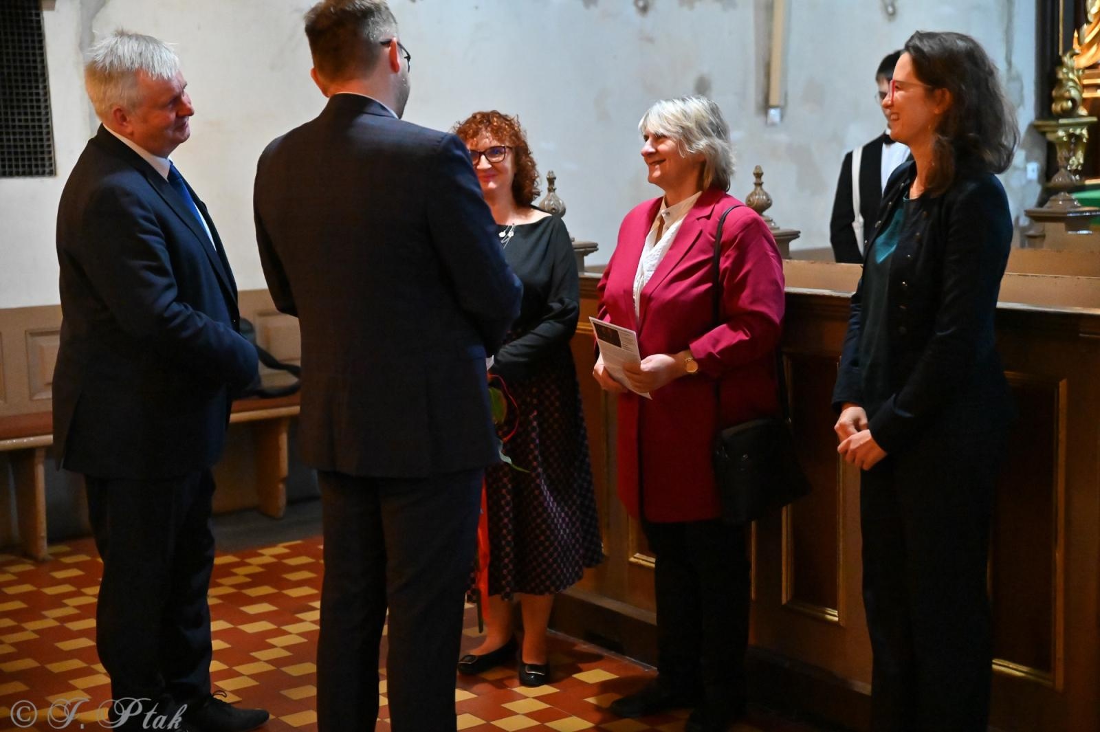 Zdjęcie w galerii na portalu naszraciborz.pl: Wielki duet w raciborskiej farze – Perucki i Długosz w blasku muzyki wiadomości z regionu