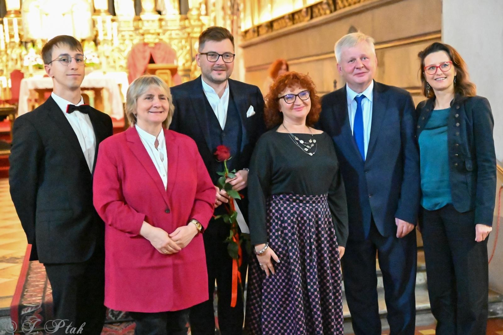 Zdjęcie w galerii na portalu naszraciborz.pl: Wielki duet w raciborskiej farze – Perucki i Długosz w blasku muzyki wiadomości z regionu