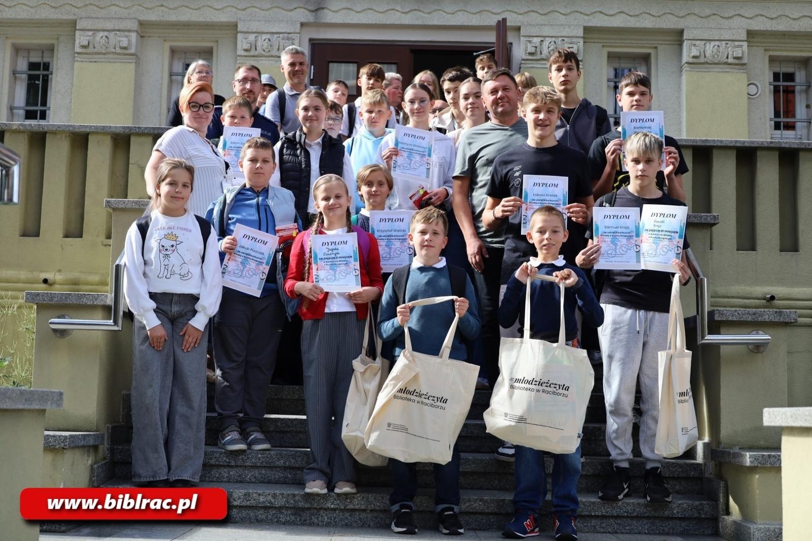 Zdjęcie w galerii na portalu naszraciborz.pl: Konkurs Wiedzy o Ruchu Drogowym w raciborskiej bibliotece wiadomości z regionu