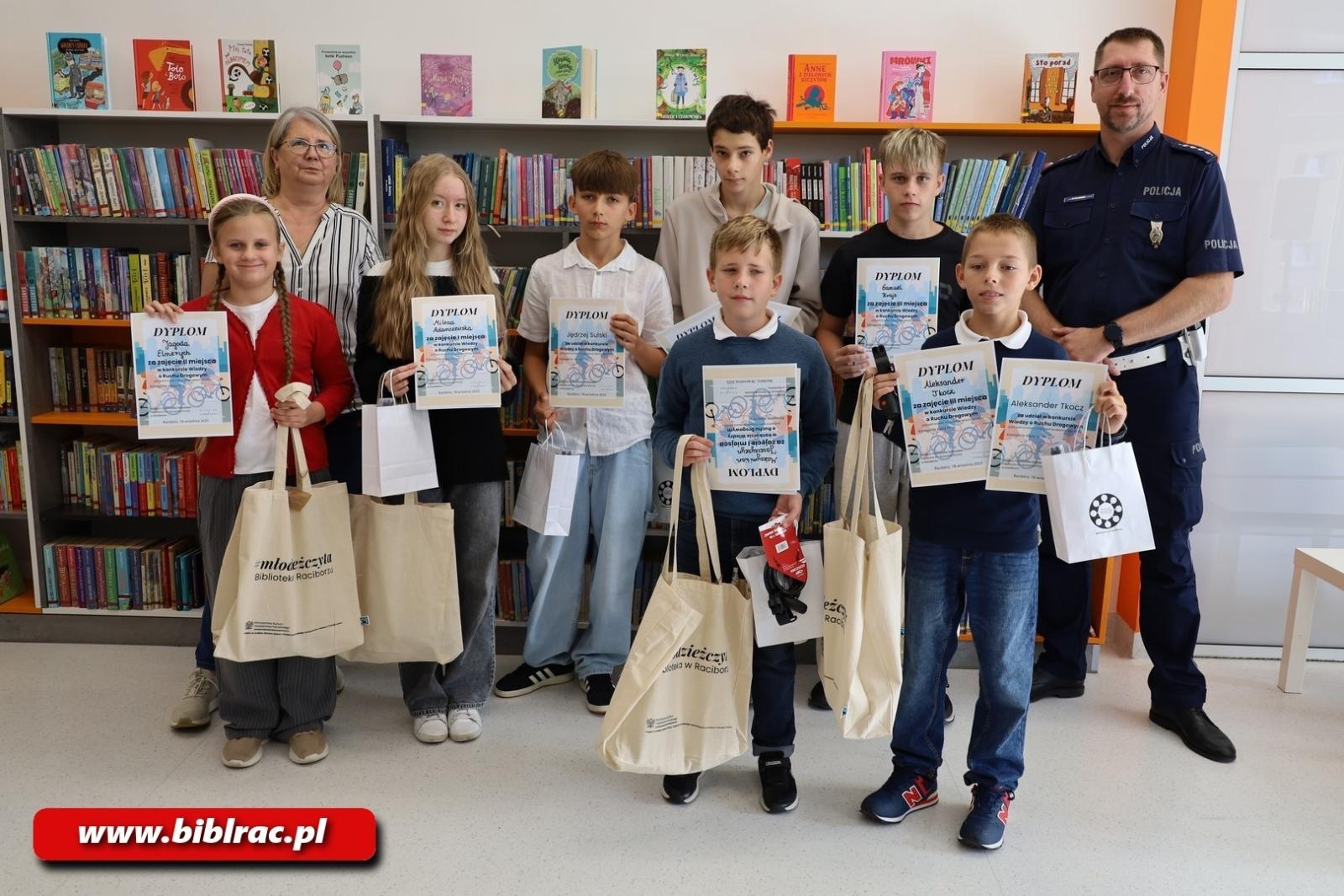 Zdjęcie w galerii na portalu naszraciborz.pl: Konkurs Wiedzy o Ruchu Drogowym w raciborskiej bibliotece wiadomości z regionu