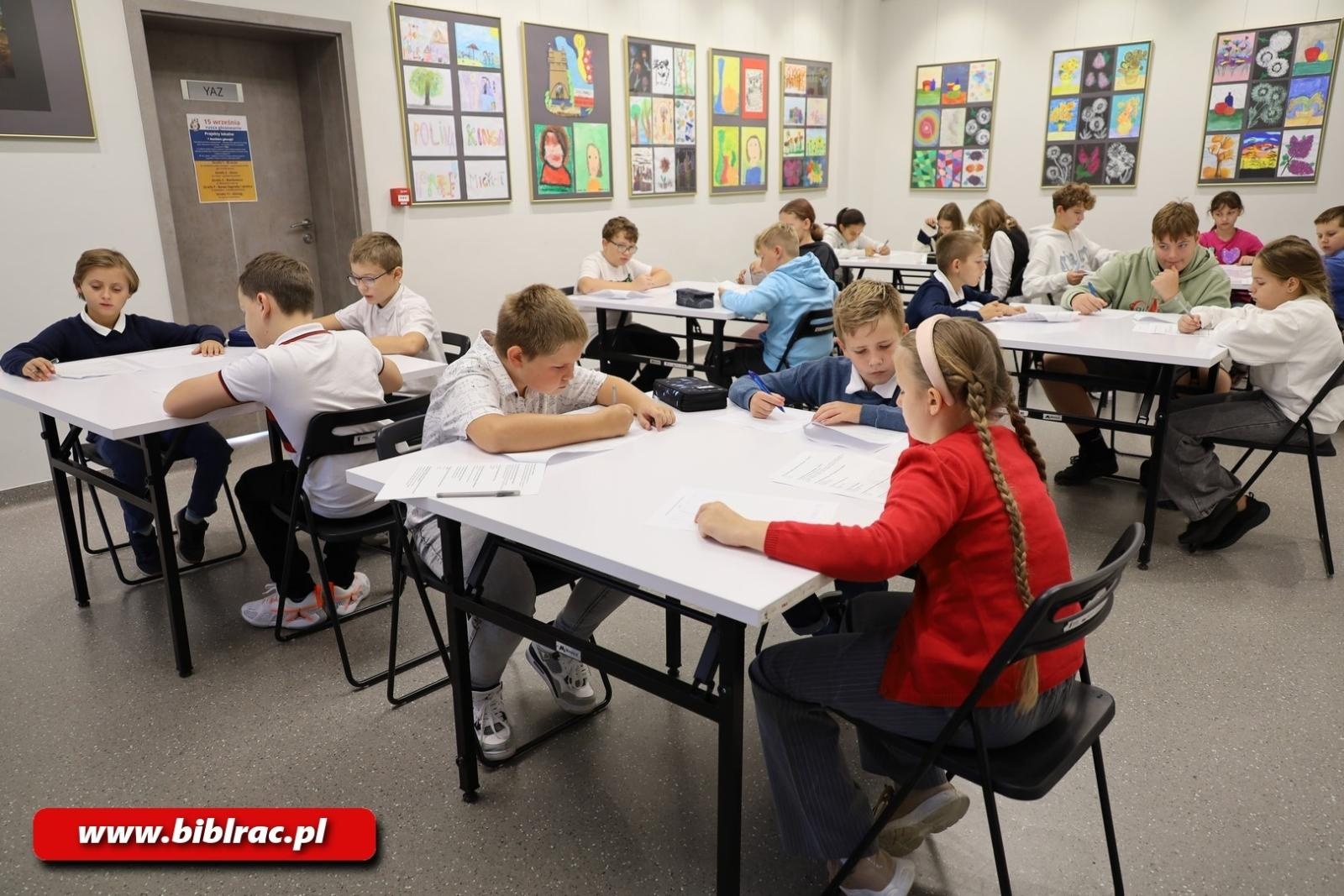 Zdjęcie w galerii na portalu naszraciborz.pl: Konkurs Wiedzy o Ruchu Drogowym w raciborskiej bibliotece wiadomości z regionu