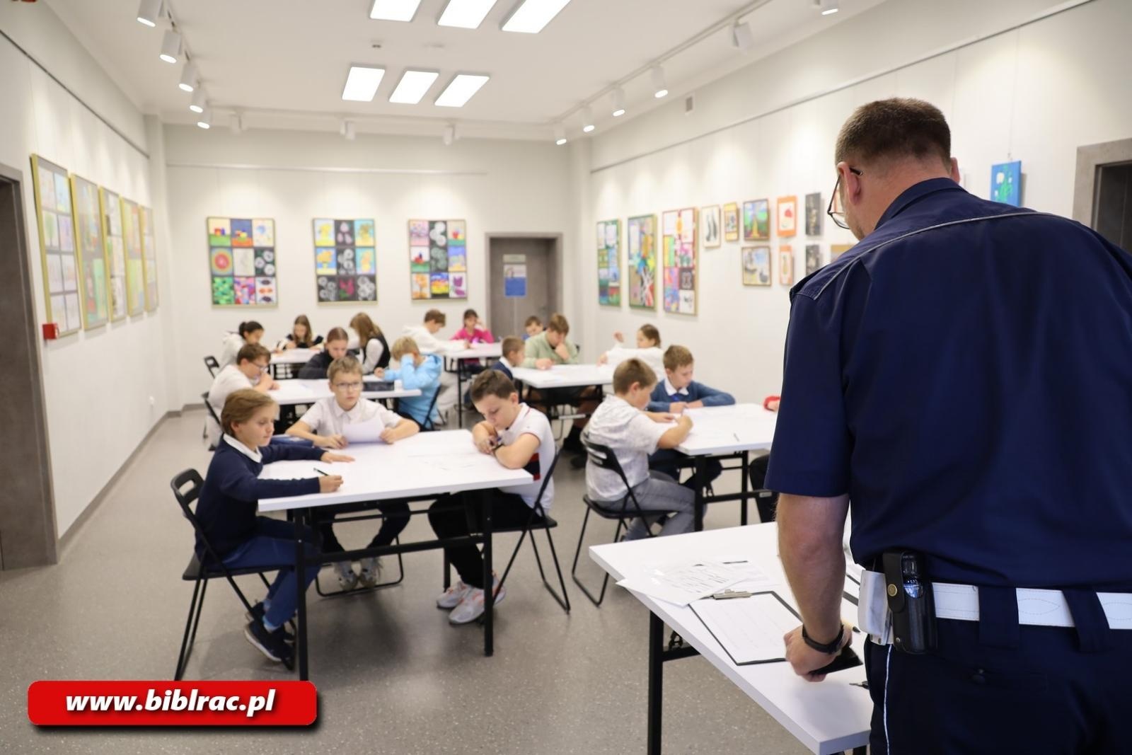 Zdjęcie w galerii na portalu naszraciborz.pl: Konkurs Wiedzy o Ruchu Drogowym w raciborskiej bibliotece wiadomości z regionu
