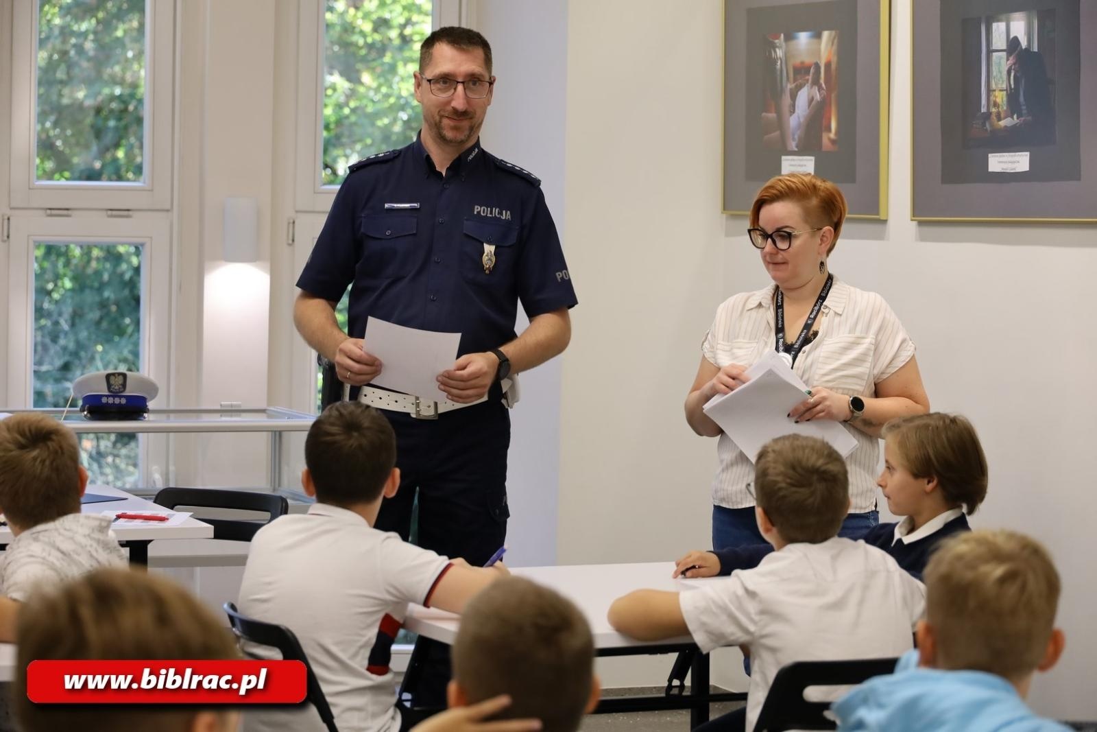 Zdjęcie w galerii na portalu naszraciborz.pl: Konkurs Wiedzy o Ruchu Drogowym w raciborskiej bibliotece wiadomości z regionu